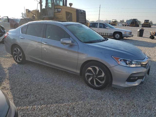 Photo 3 VIN: 1HGCR2F8XHA216635 - HONDA ACCORD 