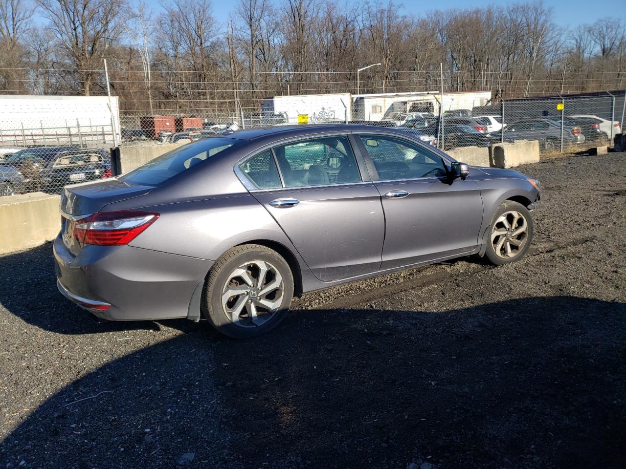 Photo 2 VIN: 1HGCR2F8XHA235282 - HONDA ACCORD 