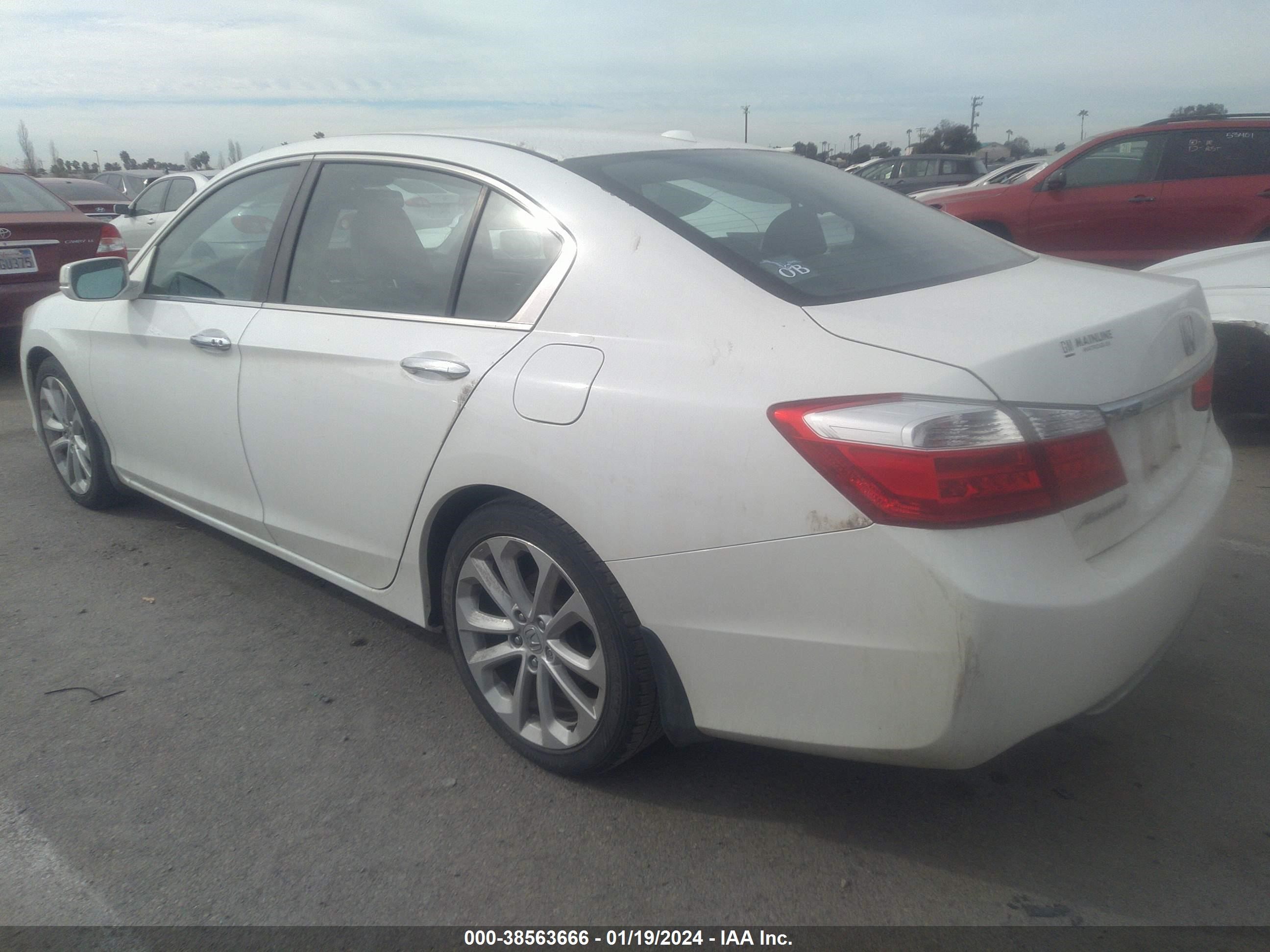 Photo 2 VIN: 1HGCR2F90EA803818 - HONDA ACCORD 