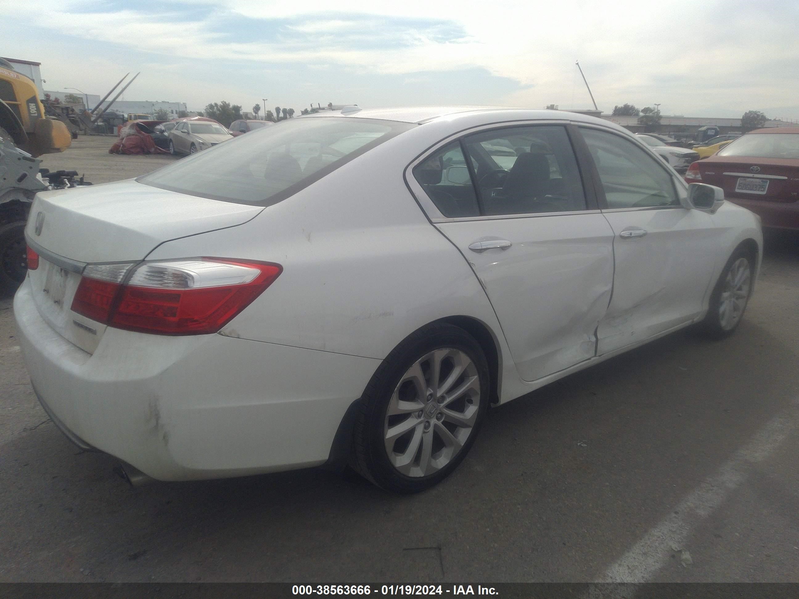 Photo 3 VIN: 1HGCR2F90EA803818 - HONDA ACCORD 