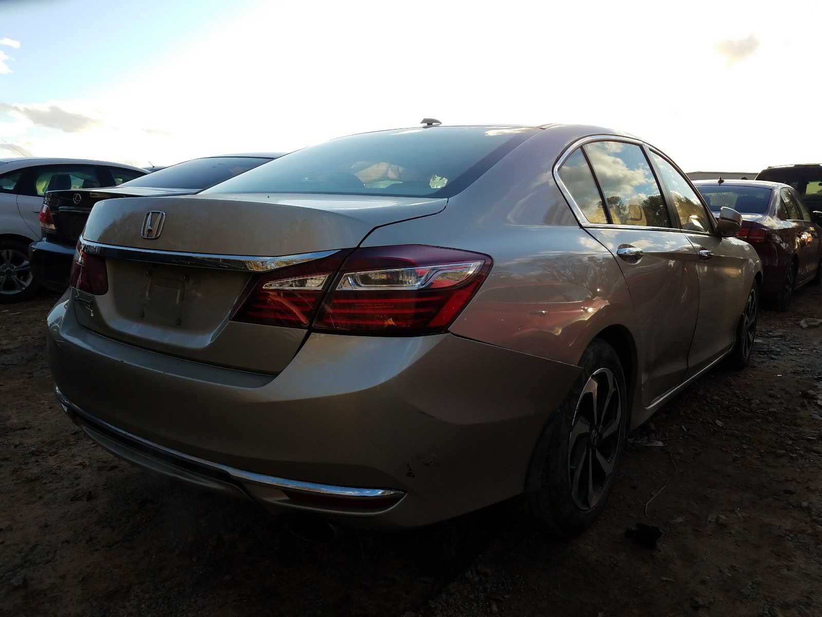 Photo 3 VIN: 1HGCR2F90HA008823 - HONDA ACCORD EXL 