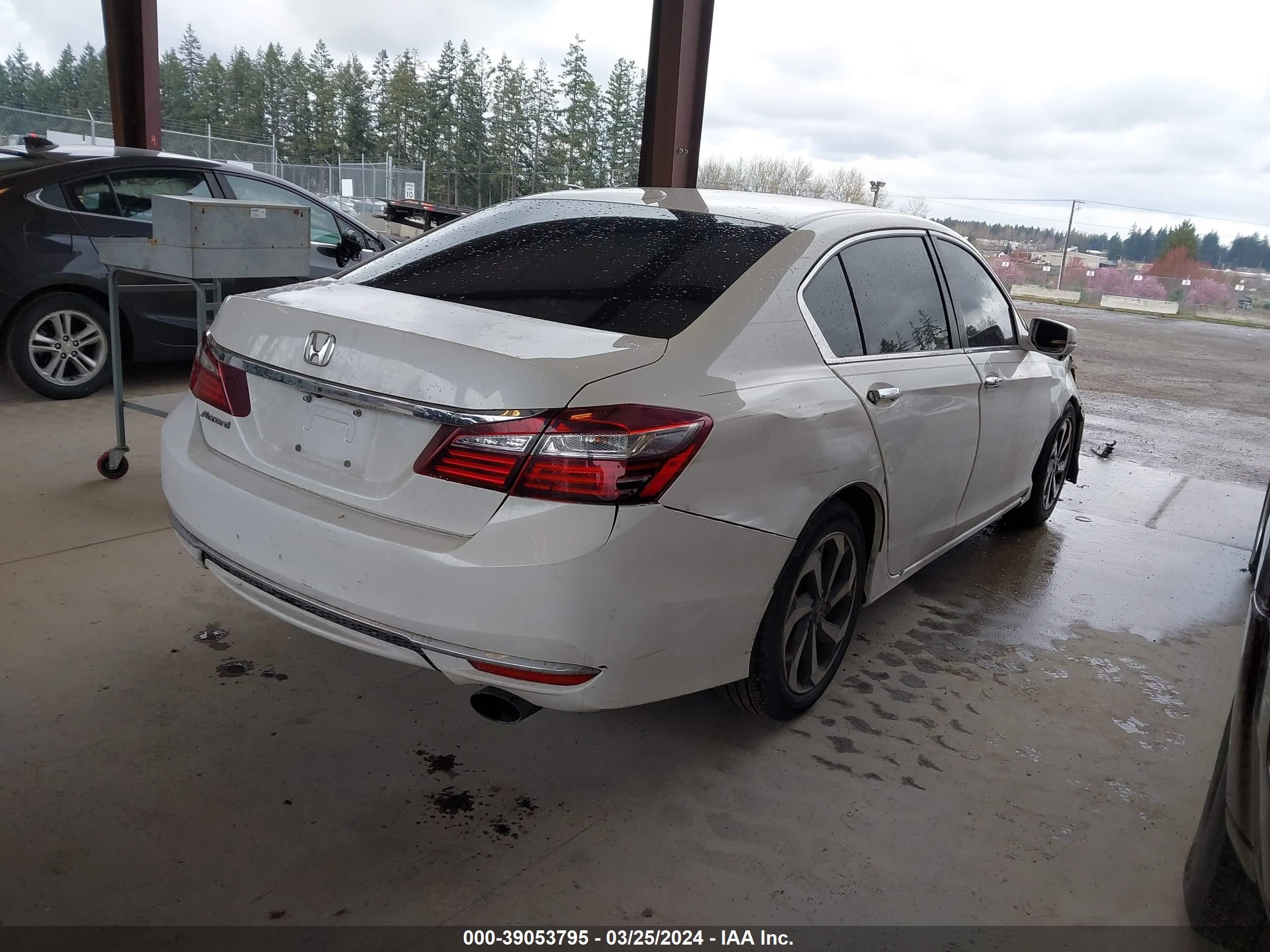 Photo 3 VIN: 1HGCR2F96GA000806 - HONDA ACCORD 