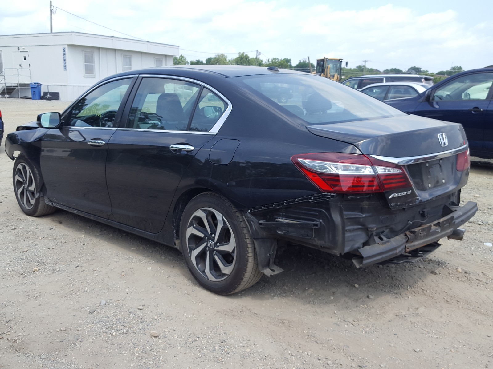 Photo 2 VIN: 1HGCR2F96GA072668 - HONDA ACCORD 