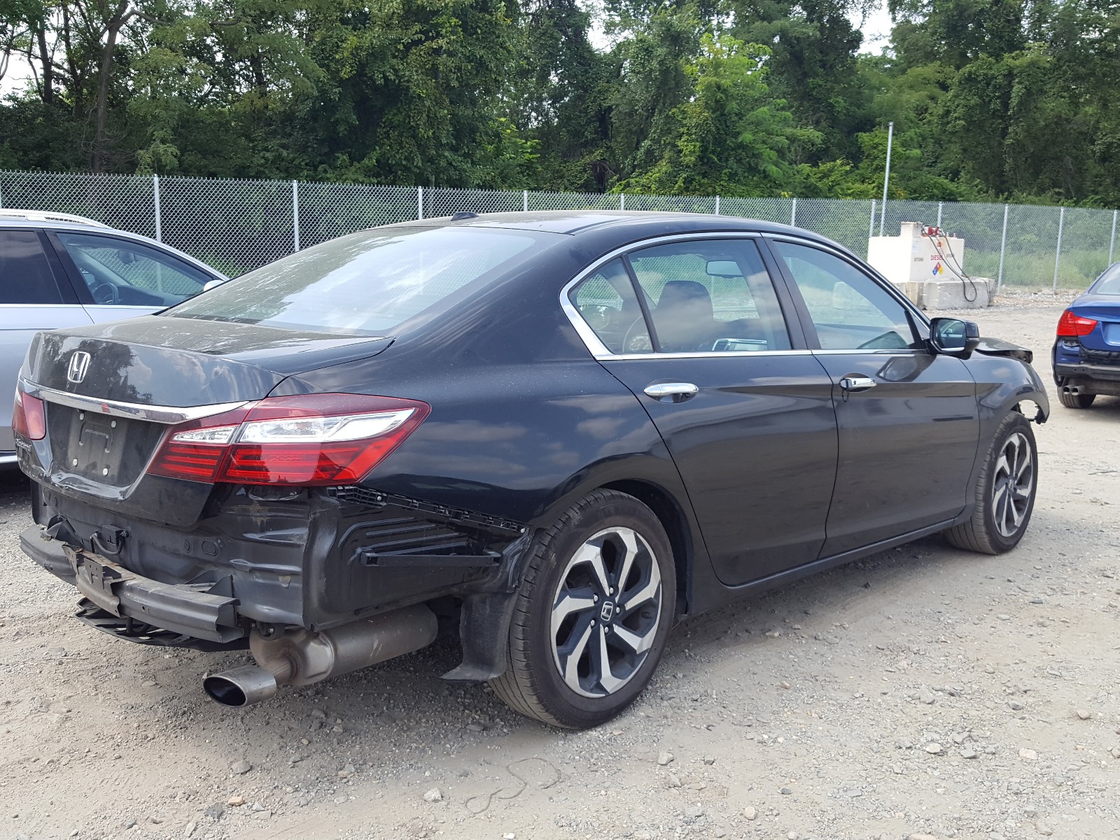 Photo 3 VIN: 1HGCR2F96GA072668 - HONDA ACCORD 