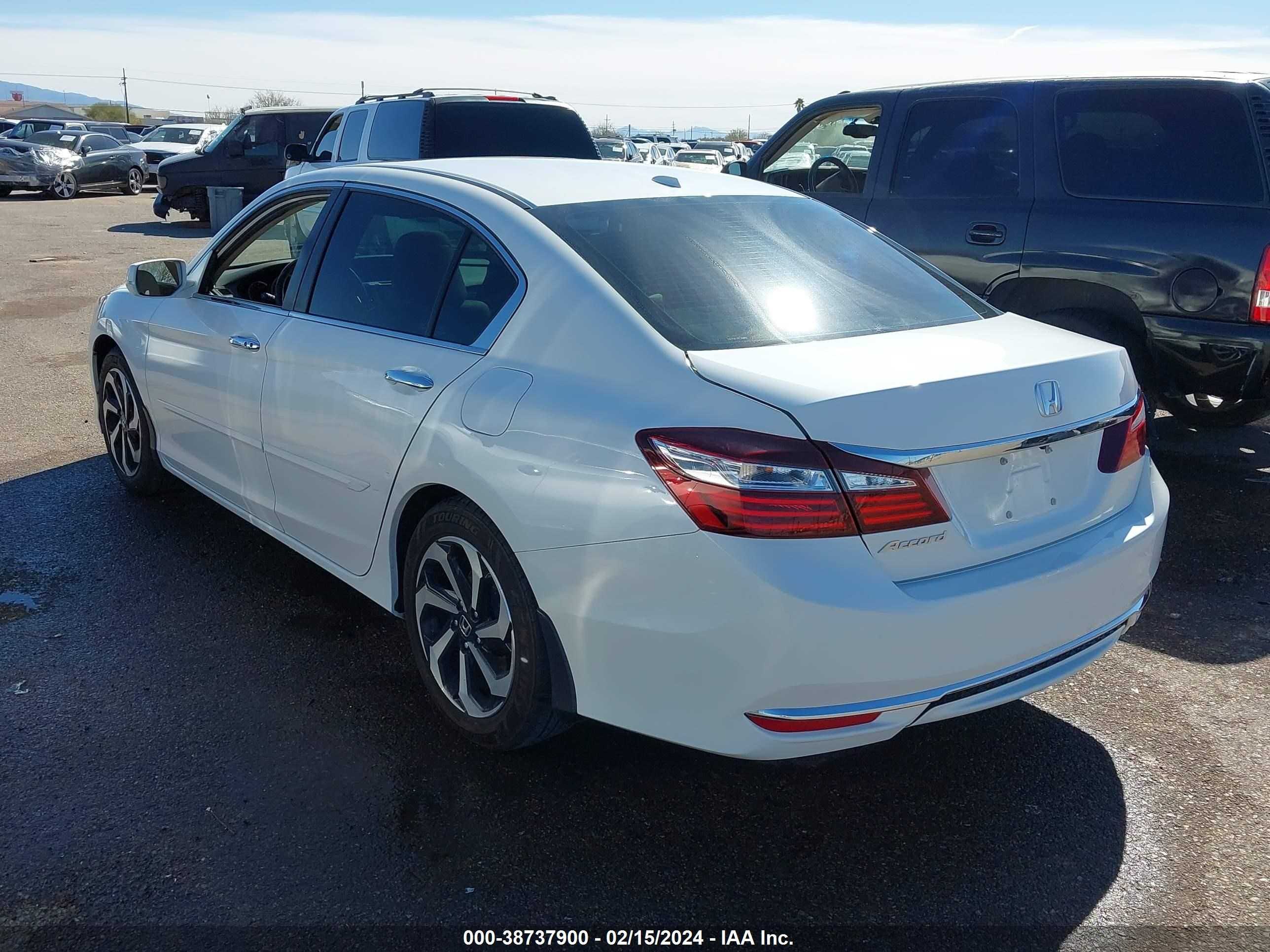 Photo 2 VIN: 1HGCR2F96HA056830 - HONDA ACCORD 