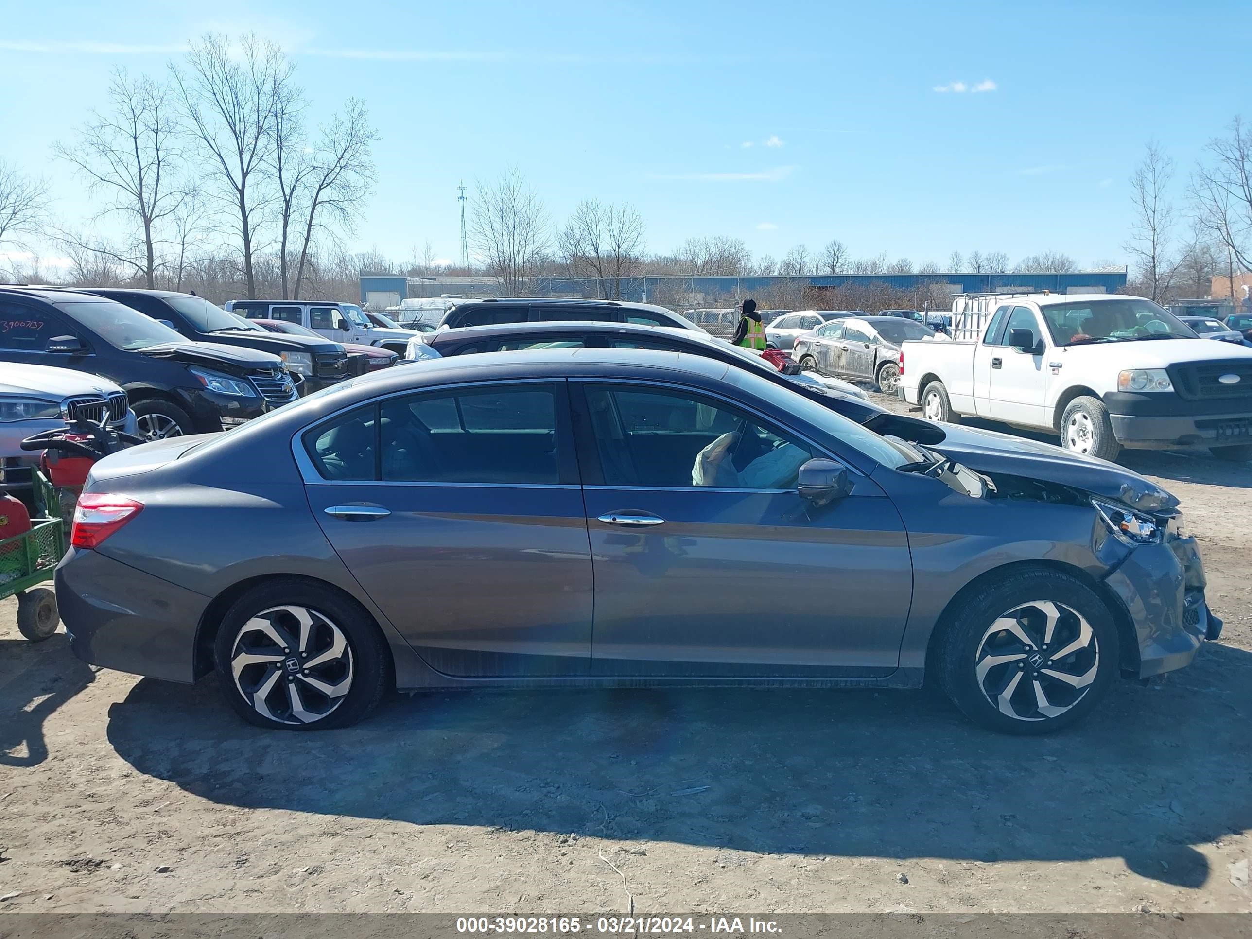 Photo 12 VIN: 1HGCR2F98HA041519 - HONDA ACCORD 