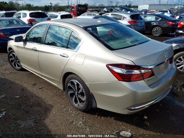 Photo 2 VIN: 1HGCR2F9XHA268971 - HONDA ACCORD 