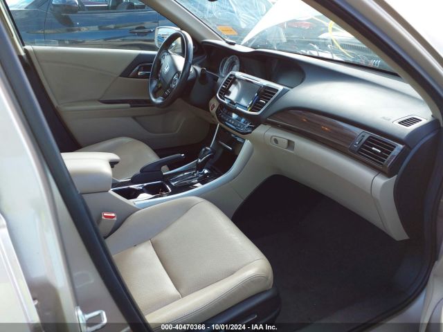 Photo 4 VIN: 1HGCR2F9XHA268971 - HONDA ACCORD 