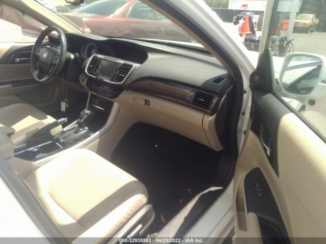 Photo 4 VIN: 1HGCR3F0XGA012612 - HONDA ACCORD SEDAN 