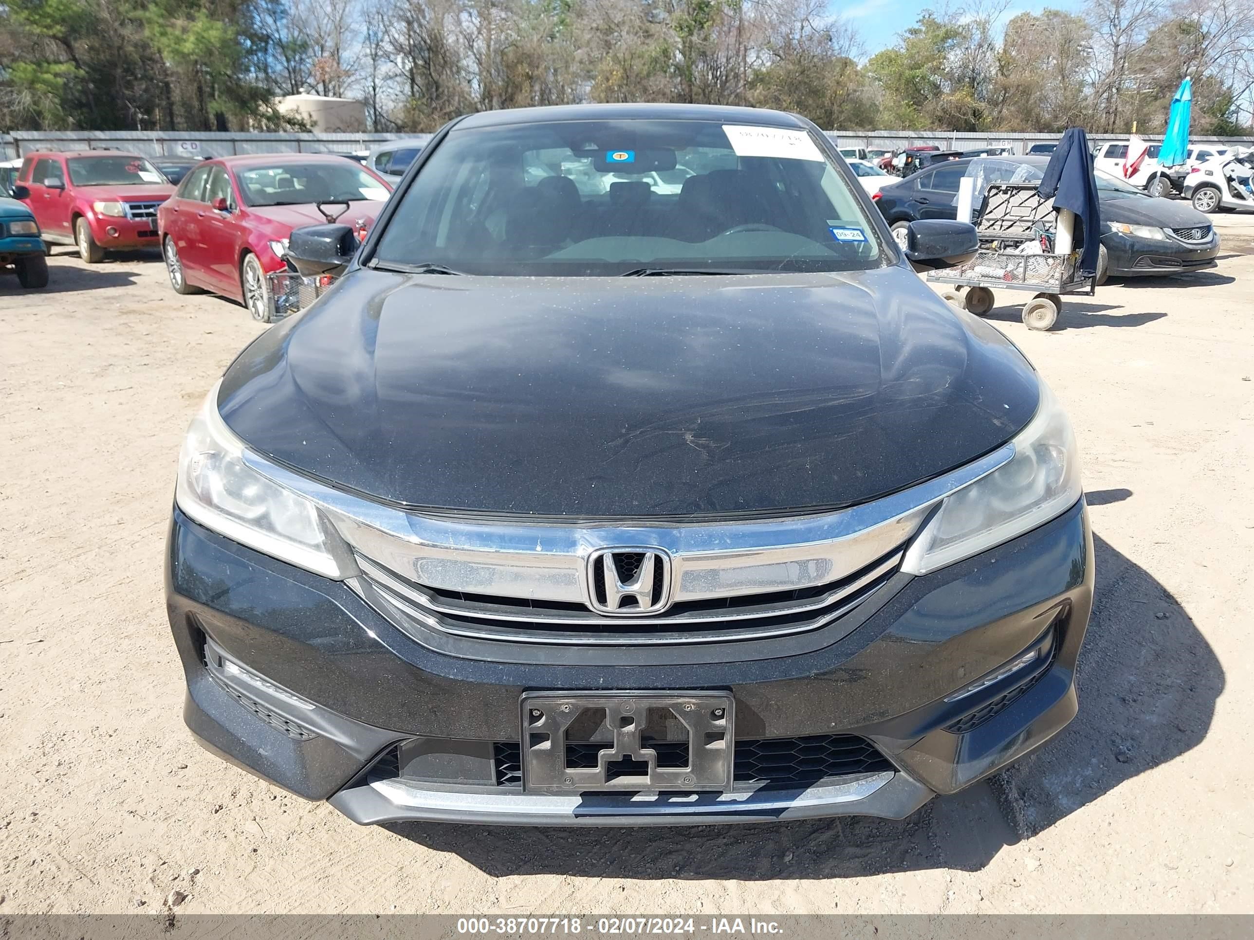 Photo 11 VIN: 1HGCR3F0XHA027645 - HONDA ACCORD 