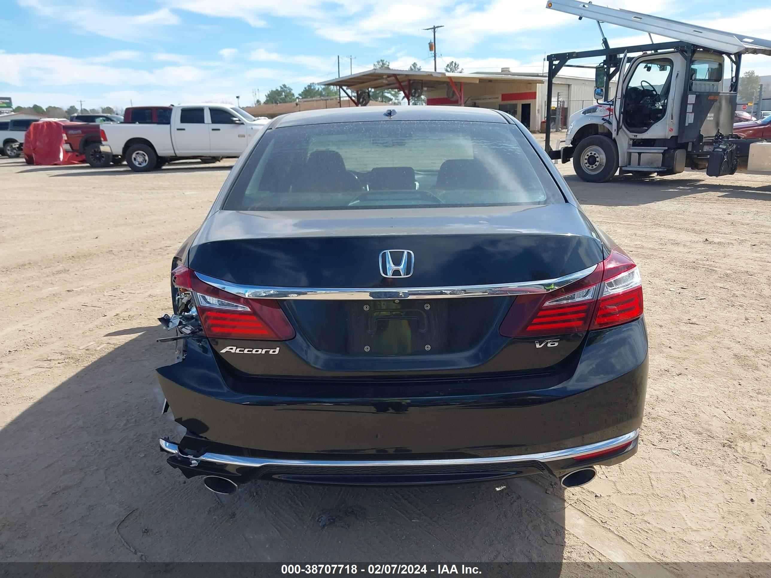 Photo 15 VIN: 1HGCR3F0XHA027645 - HONDA ACCORD 