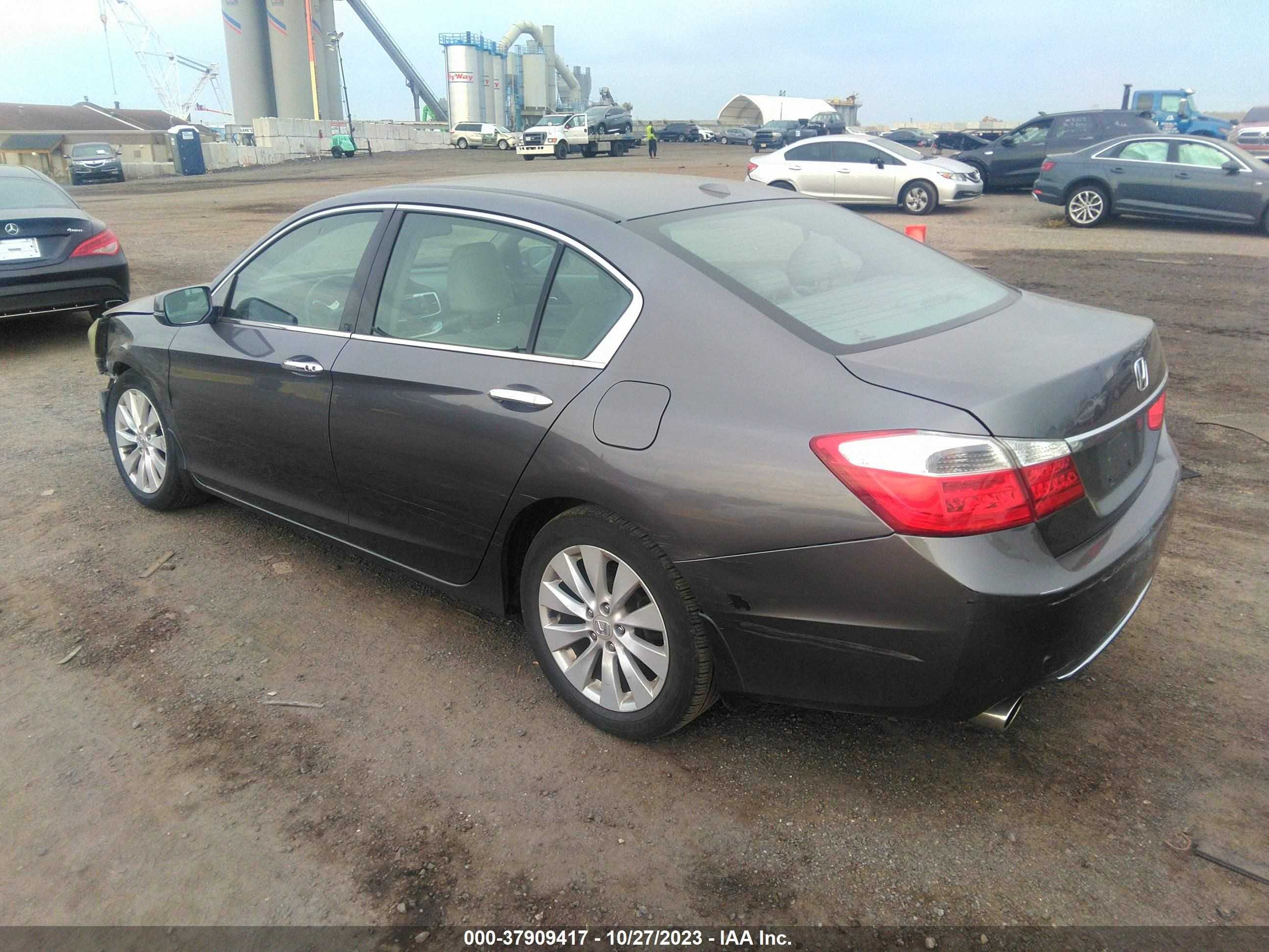 Photo 2 VIN: 1HGCR3F80DA020820 - HONDA ACCORD 