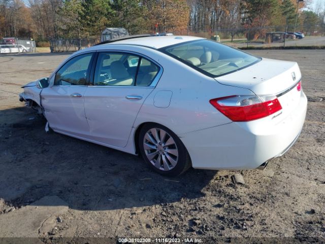 Photo 2 VIN: 1HGCR3F81DA000317 - HONDA ACCORD 