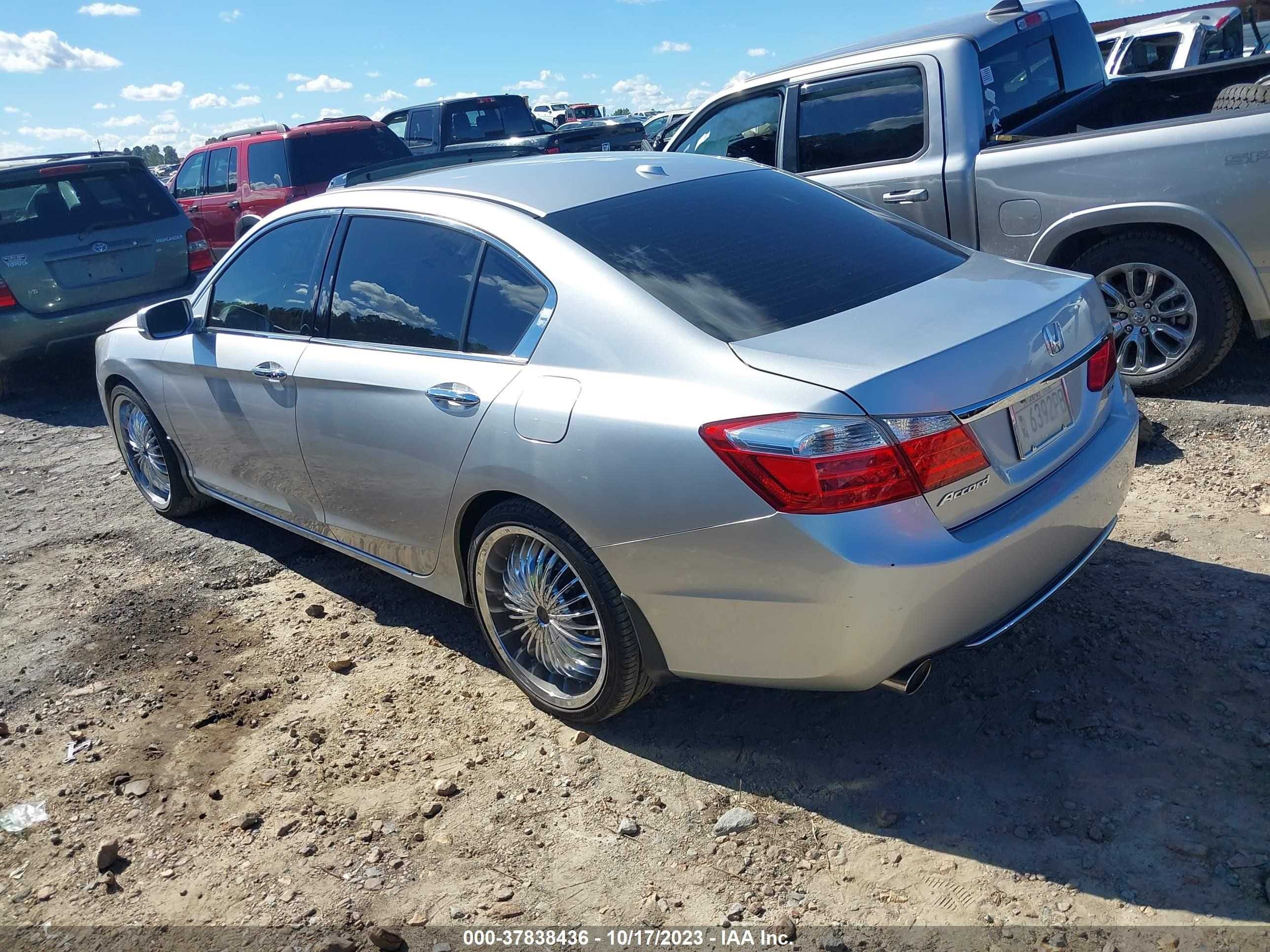 Photo 2 VIN: 1HGCR3F81DA044138 - HONDA ACCORD 