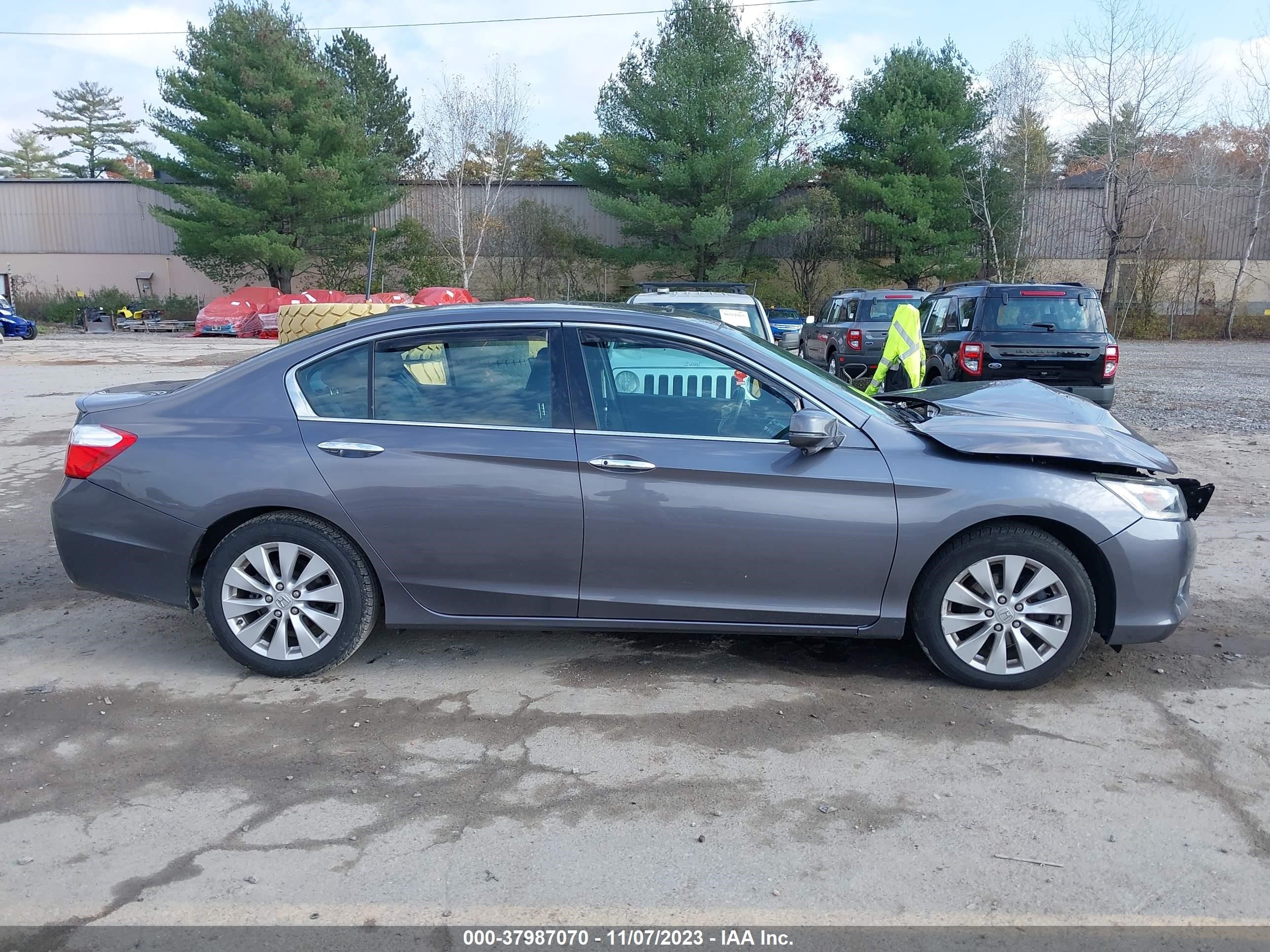 Photo 11 VIN: 1HGCR3F81EA023596 - HONDA ACCORD 