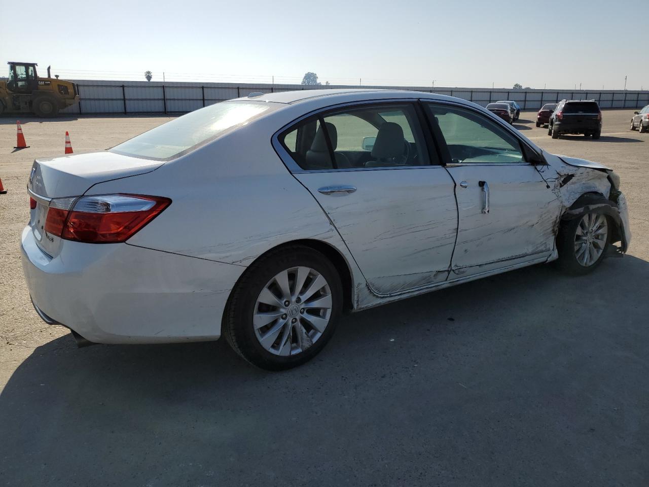 Photo 2 VIN: 1HGCR3F81EA023680 - HONDA ACCORD 