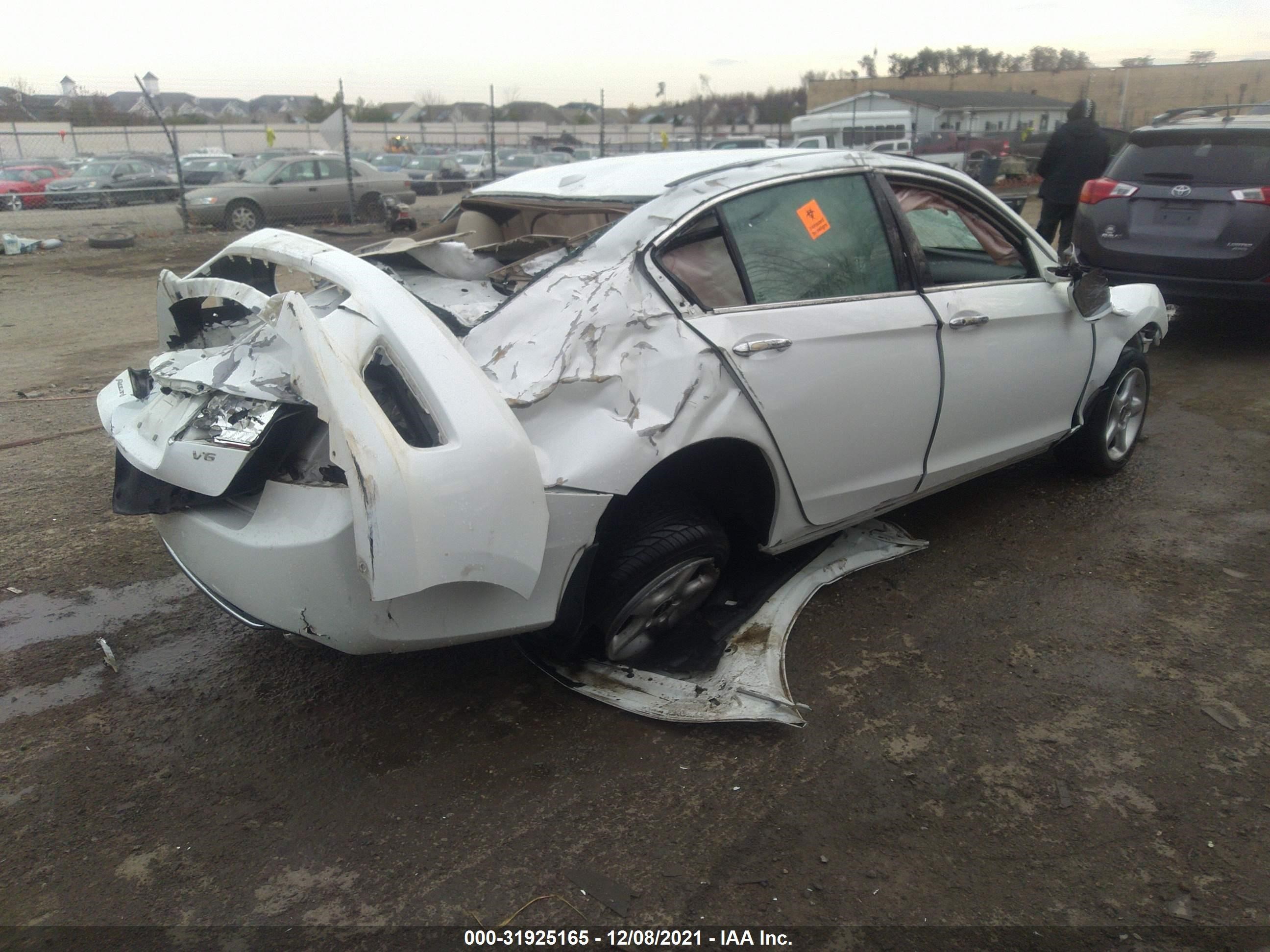 Photo 3 VIN: 1HGCR3F81EA039166 - HONDA ACCORD 