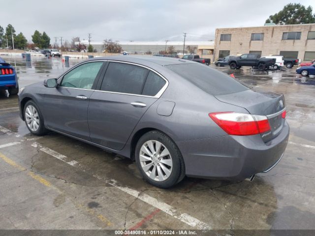 Photo 2 VIN: 1HGCR3F81FA000501 - HONDA ACCORD 