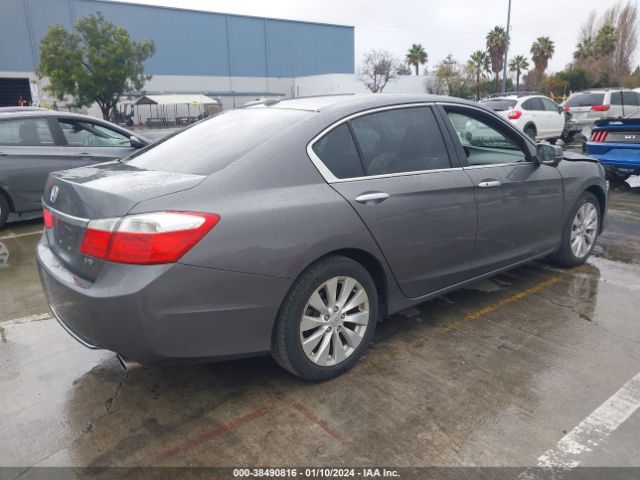 Photo 3 VIN: 1HGCR3F81FA000501 - HONDA ACCORD 