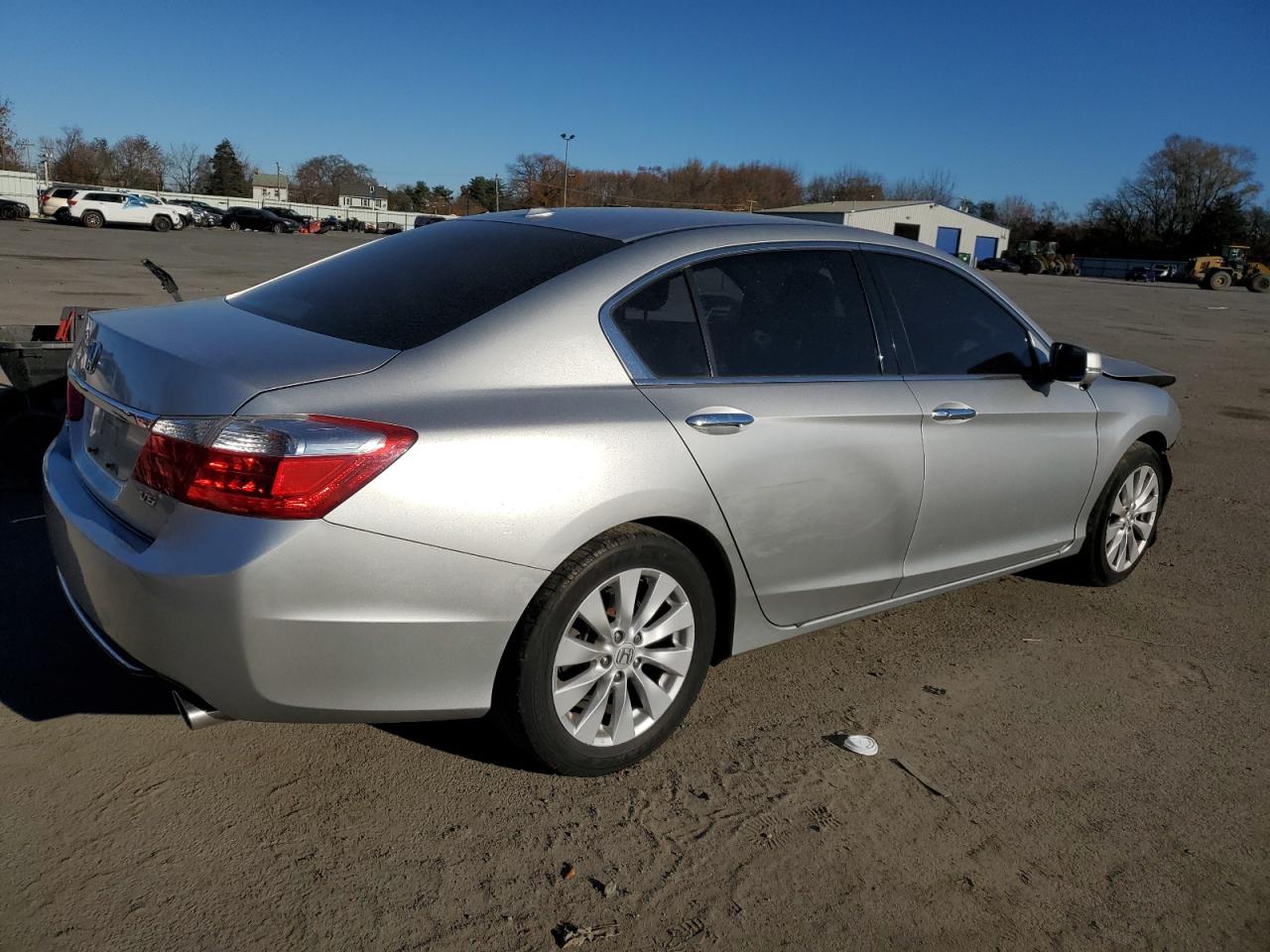 Photo 2 VIN: 1HGCR3F81FA021266 - HONDA ACCORD 