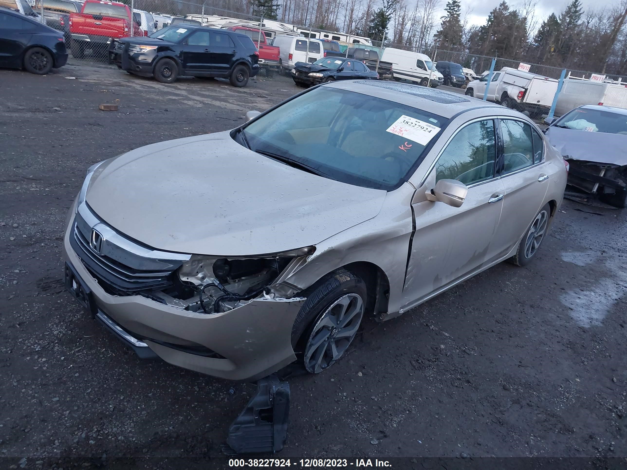 Photo 1 VIN: 1HGCR3F81GA010155 - HONDA ACCORD 