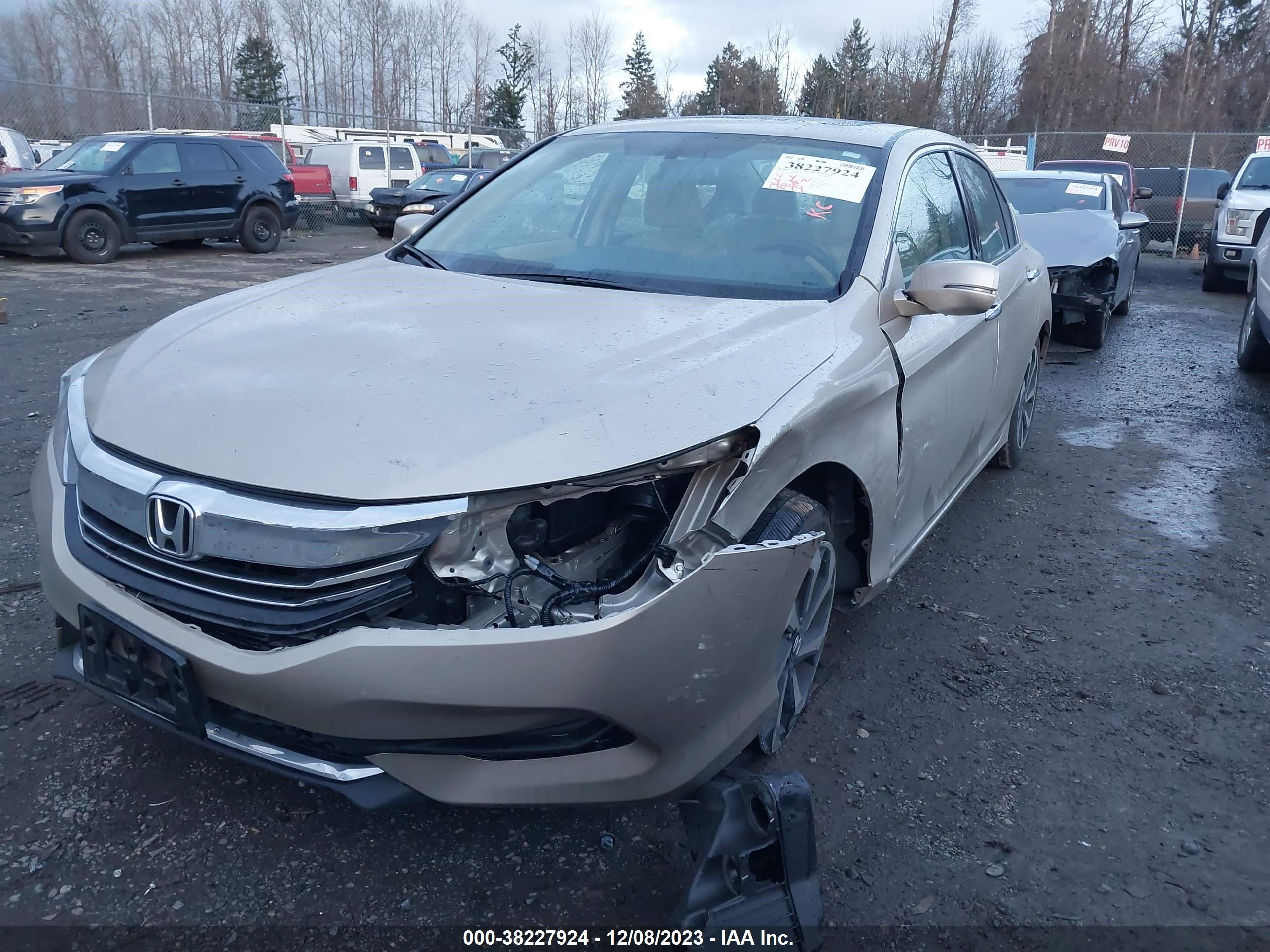 Photo 5 VIN: 1HGCR3F81GA010155 - HONDA ACCORD 