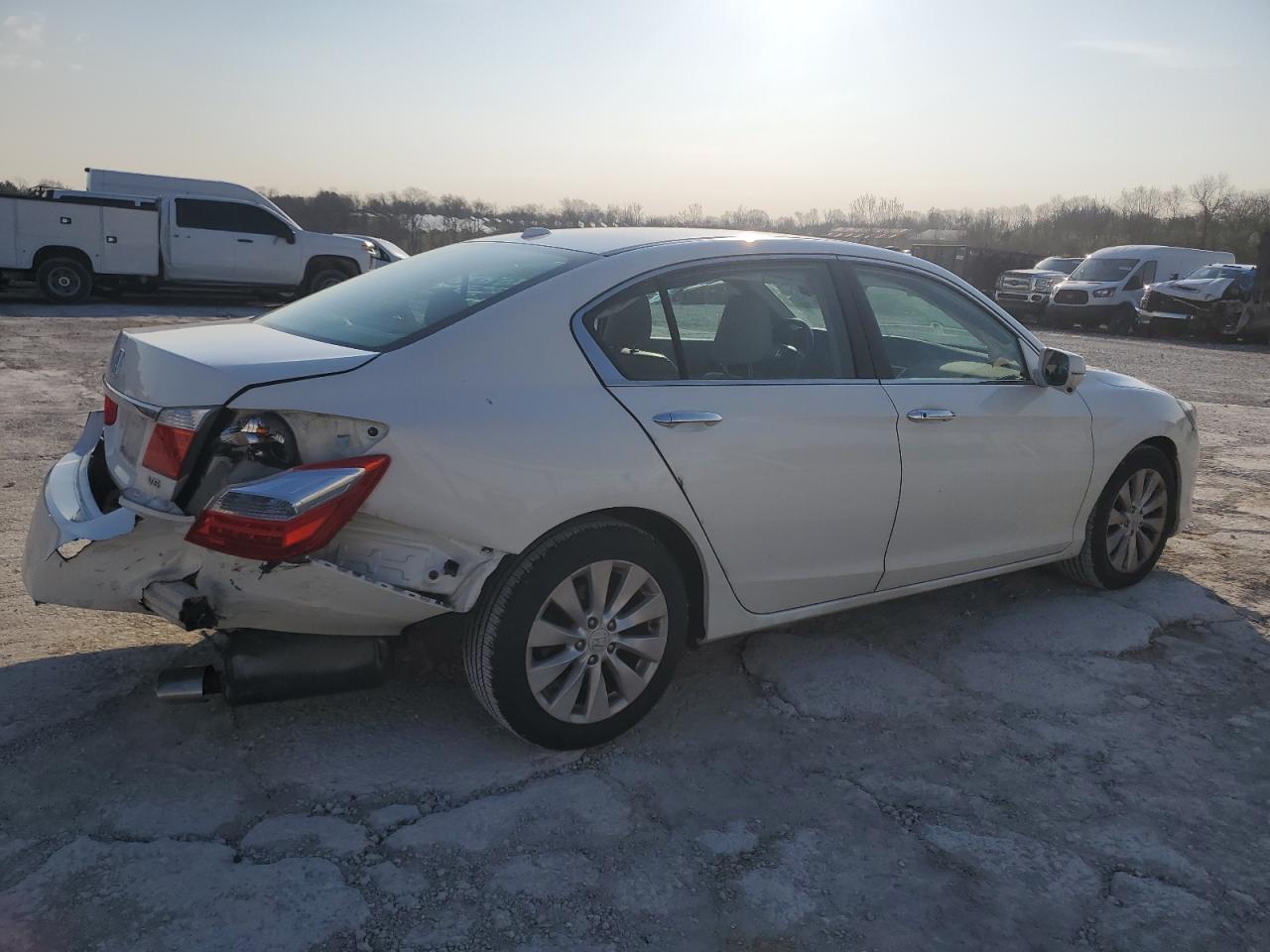 Photo 2 VIN: 1HGCR3F82DA037277 - HONDA ACCORD 