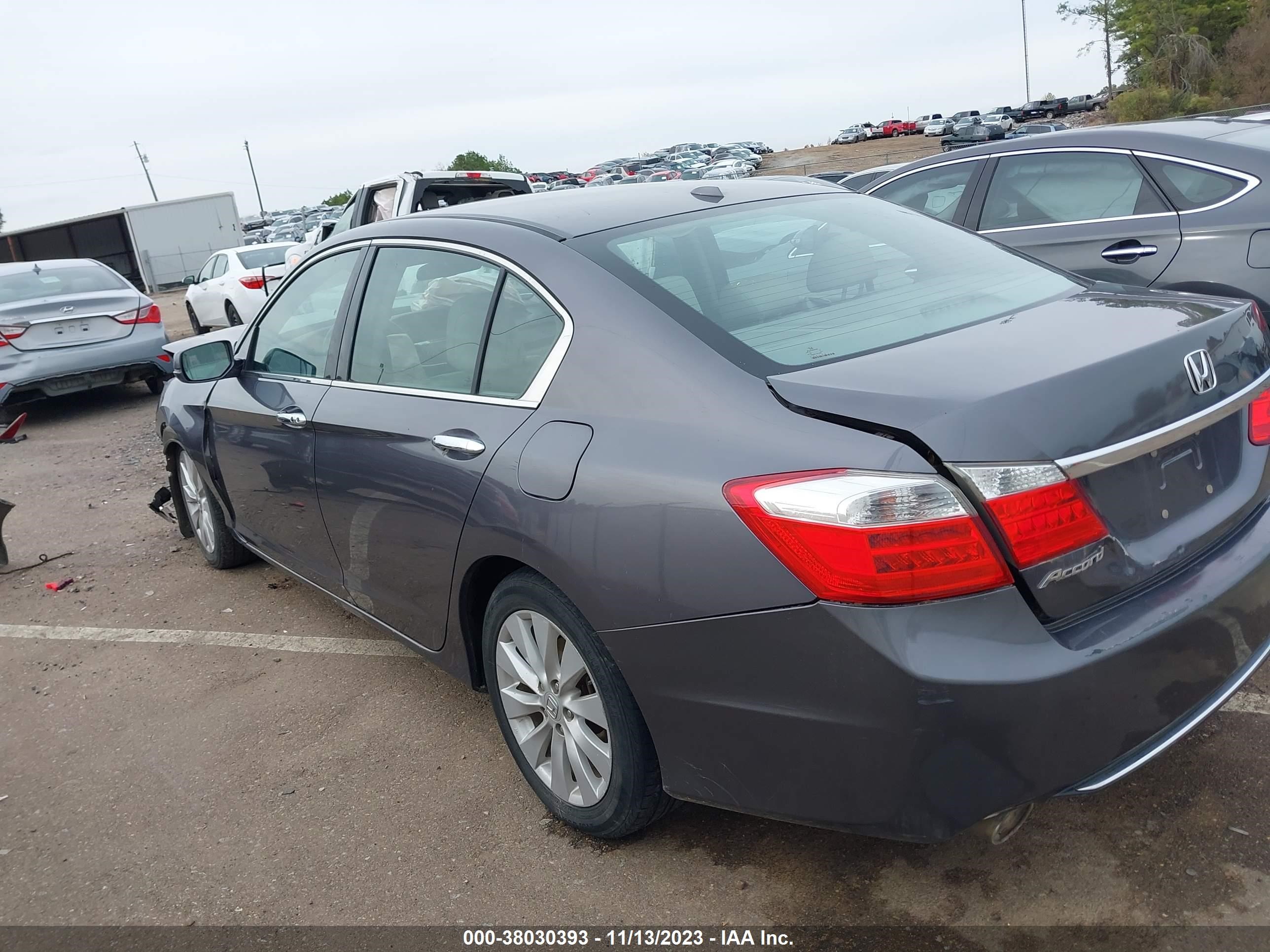 Photo 2 VIN: 1HGCR3F82EA034560 - HONDA ACCORD 