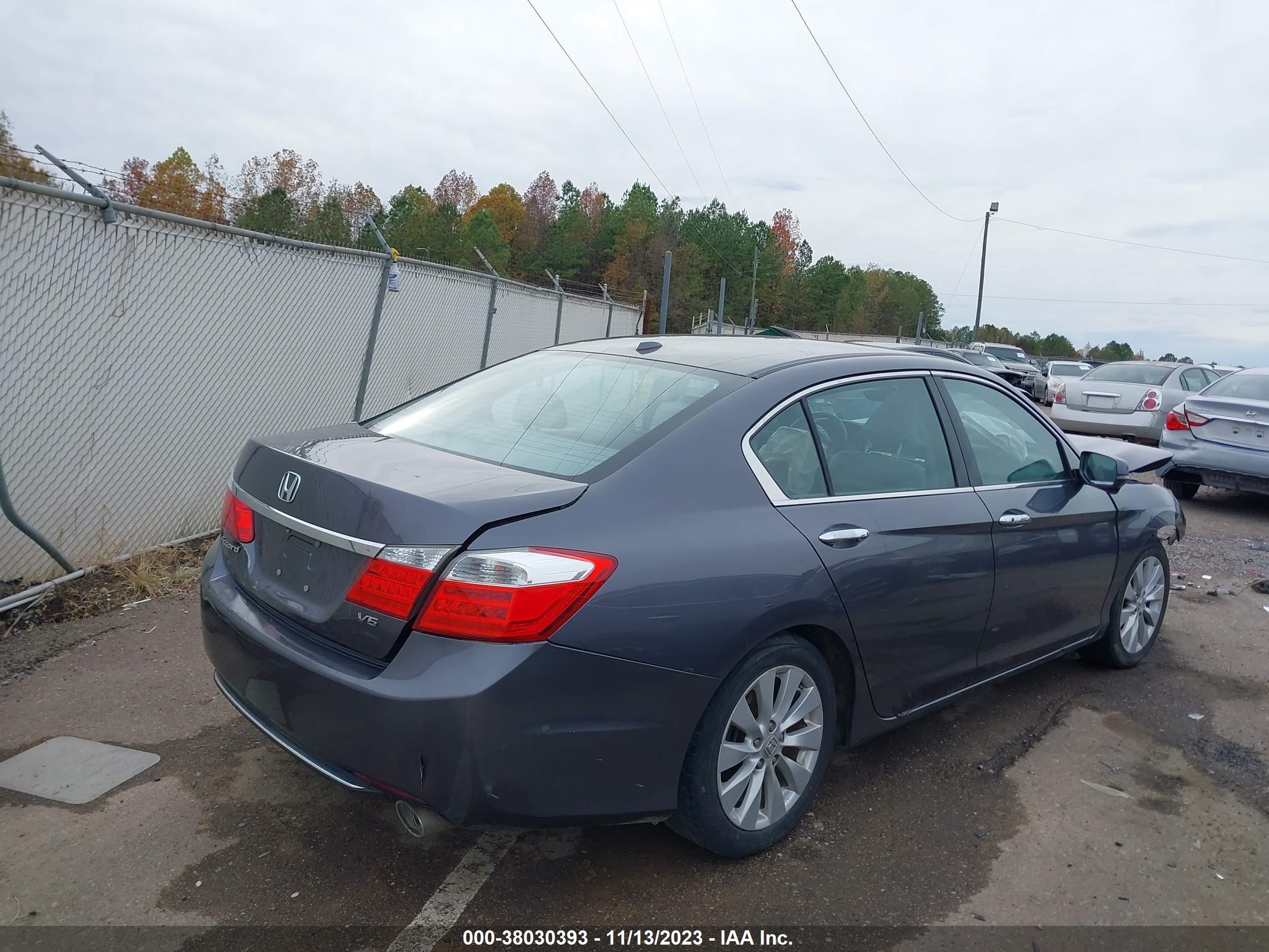 Photo 3 VIN: 1HGCR3F82EA034560 - HONDA ACCORD 