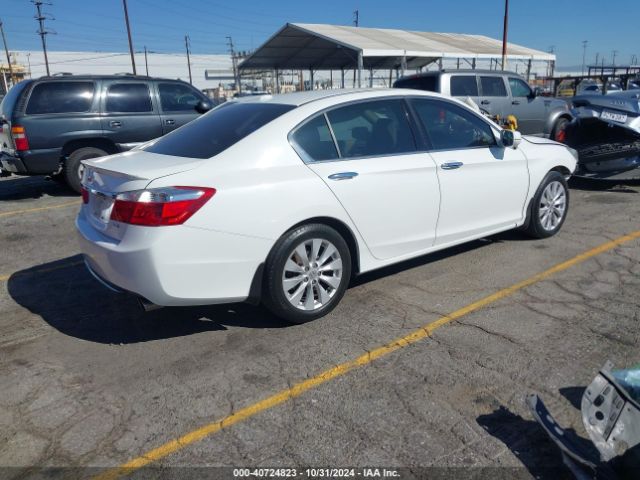 Photo 3 VIN: 1HGCR3F82FA018070 - HONDA ACCORD 