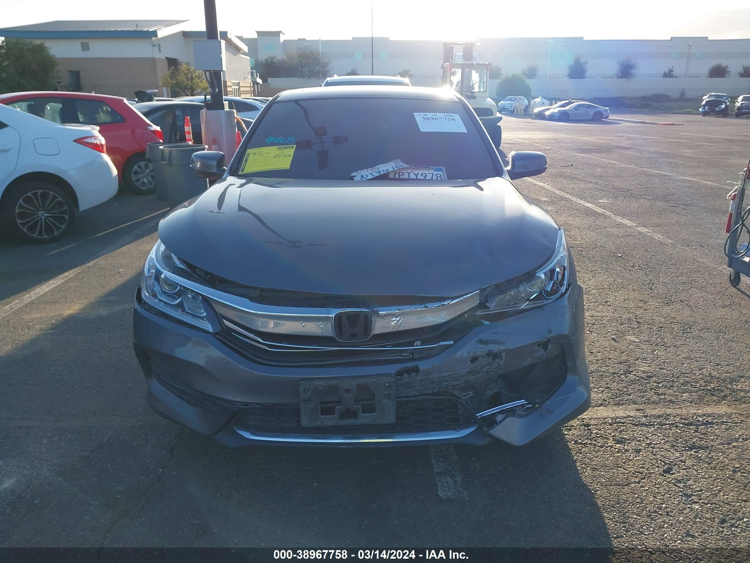 Photo 11 VIN: 1HGCR3F82GA001206 - HONDA ACCORD 