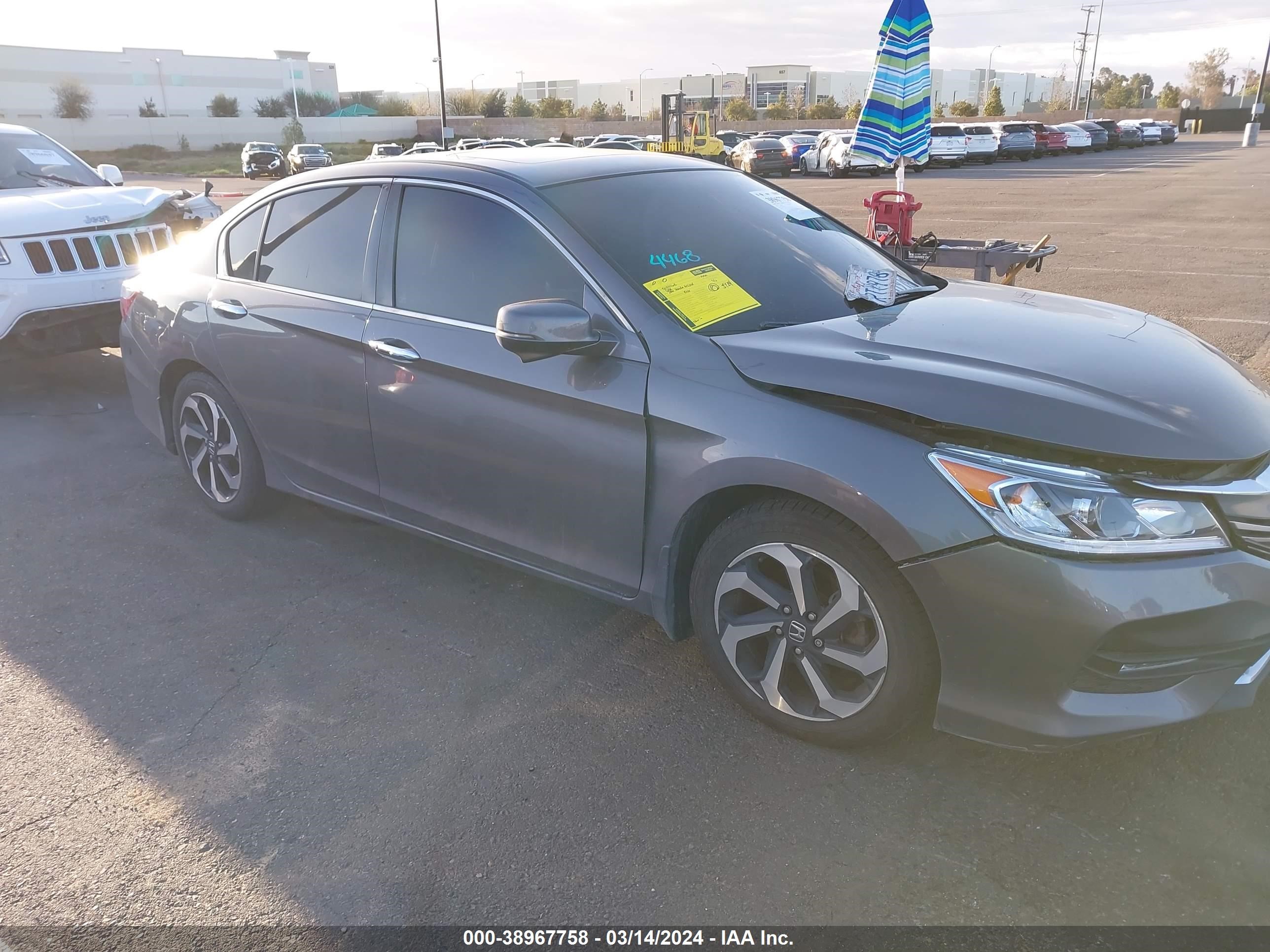 Photo 12 VIN: 1HGCR3F82GA001206 - HONDA ACCORD 