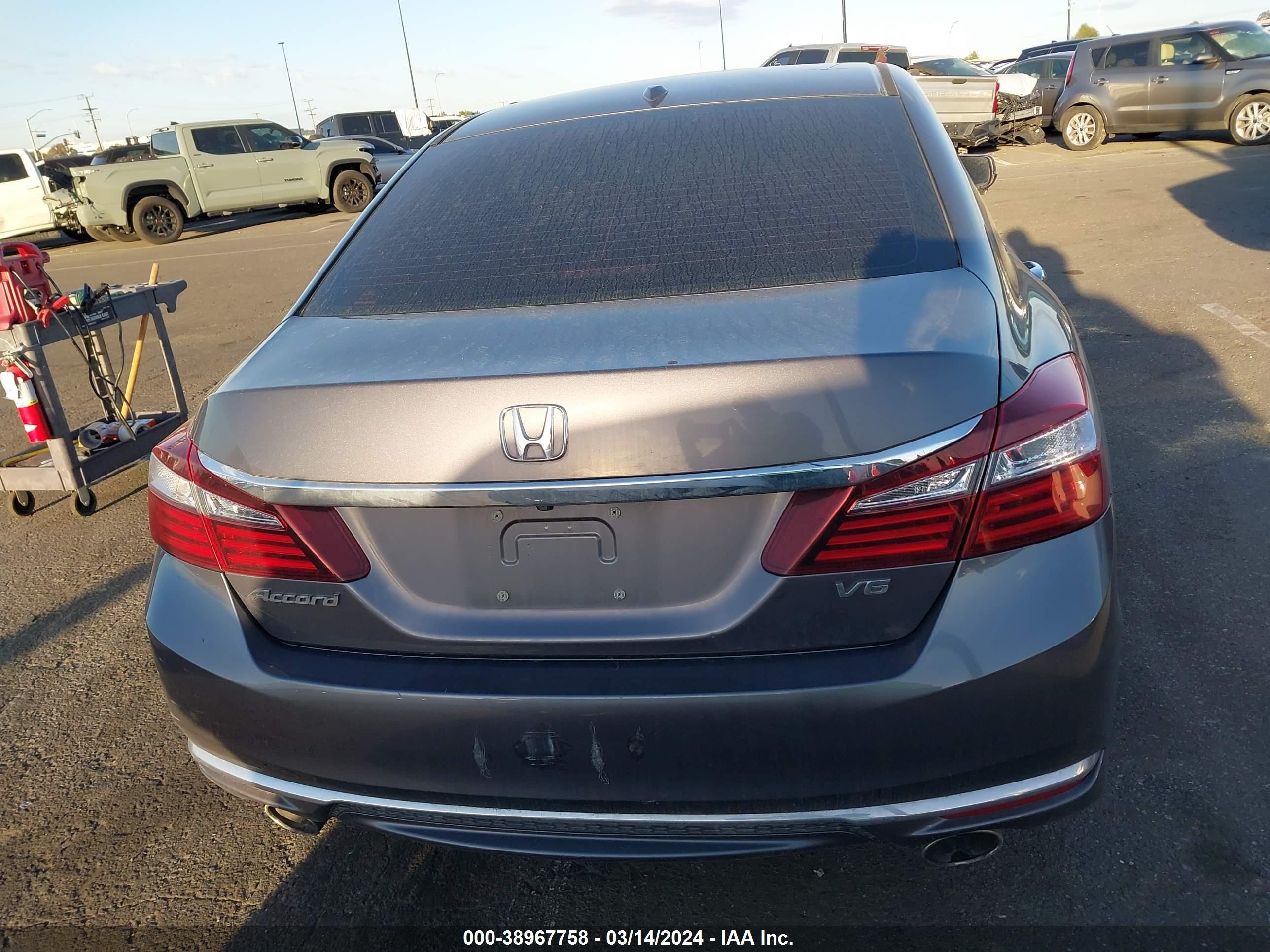 Photo 15 VIN: 1HGCR3F82GA001206 - HONDA ACCORD 