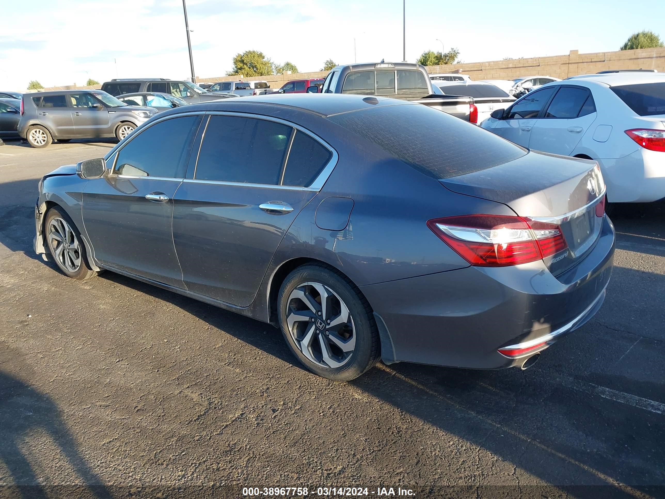 Photo 2 VIN: 1HGCR3F82GA001206 - HONDA ACCORD 