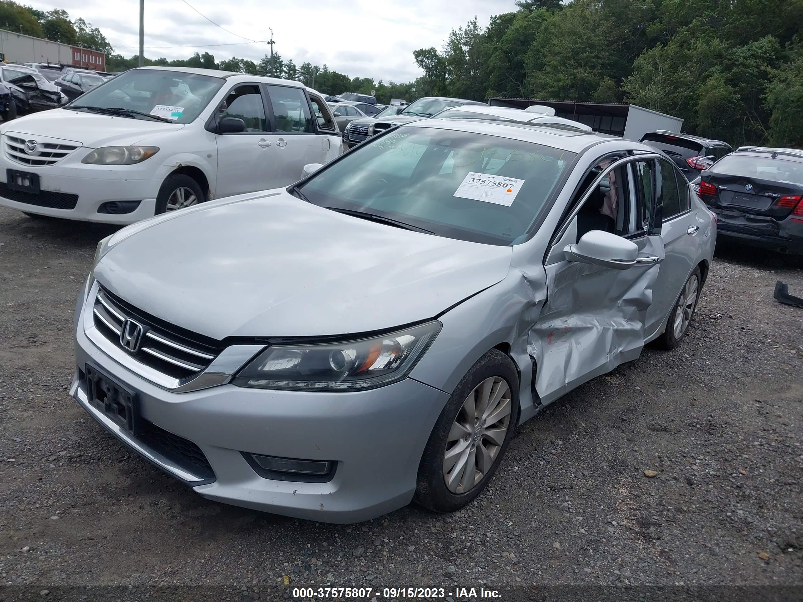 Photo 1 VIN: 1HGCR3F83DA005048 - HONDA ACCORD 