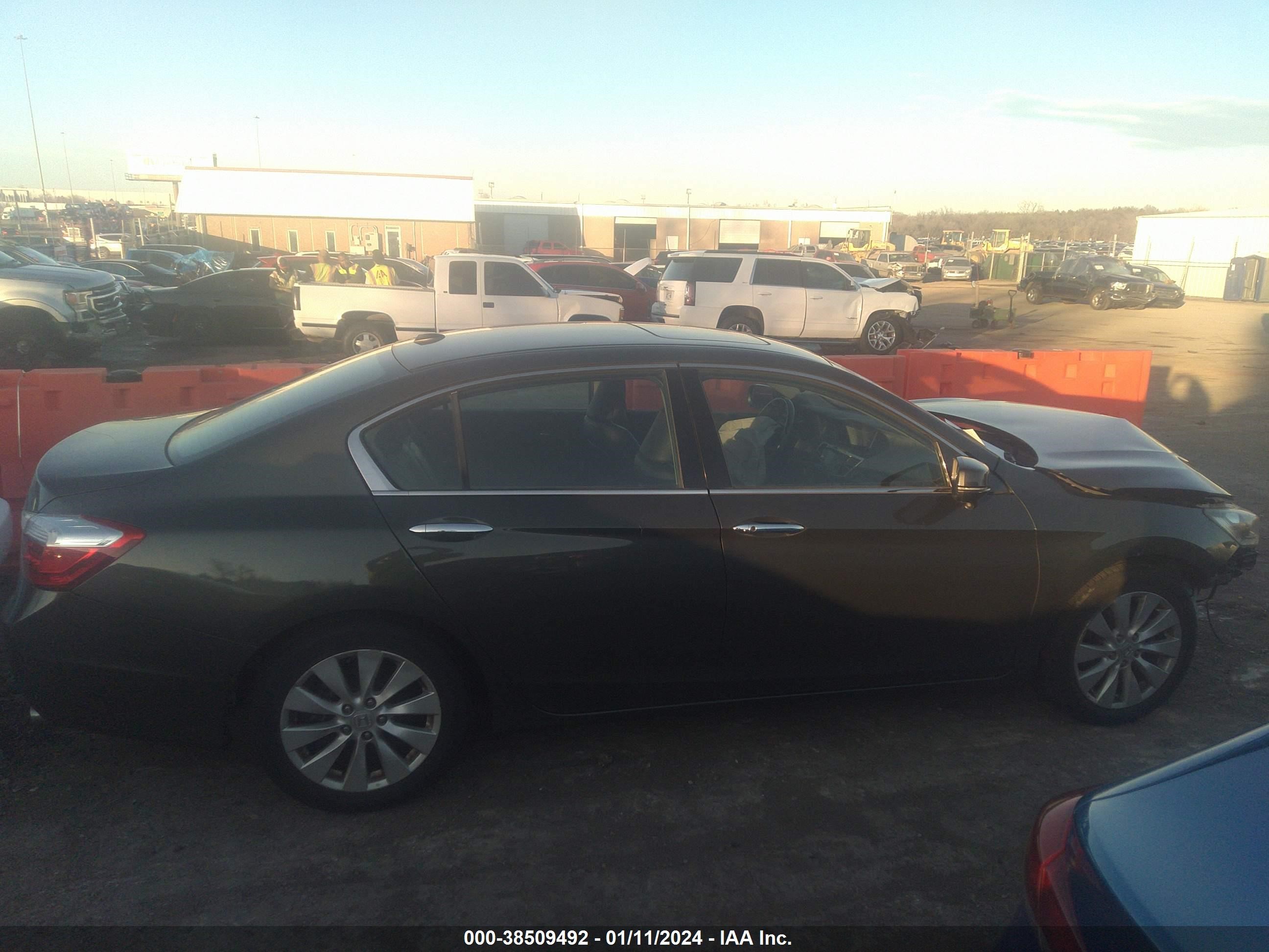 Photo 13 VIN: 1HGCR3F83EA002474 - HONDA ACCORD 