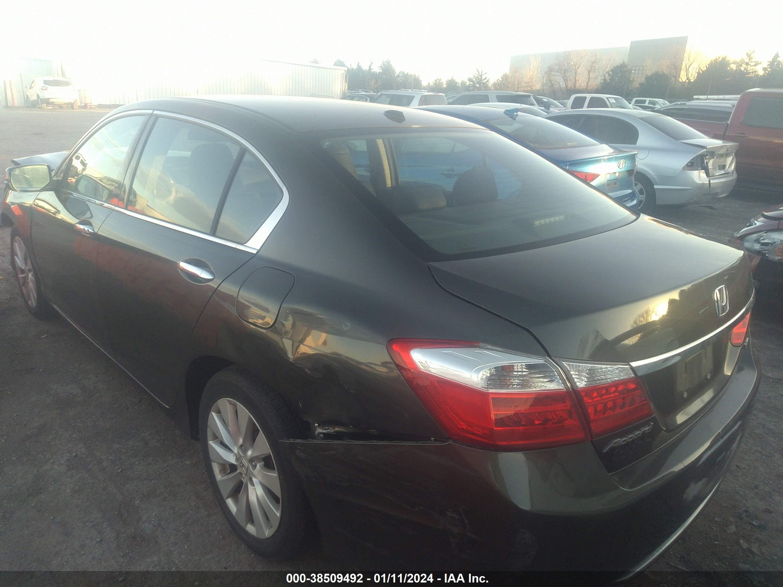 Photo 2 VIN: 1HGCR3F83EA002474 - HONDA ACCORD 