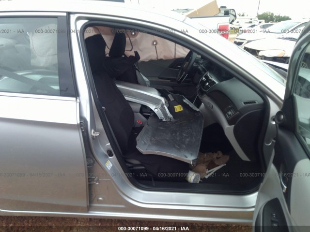 Photo 4 VIN: 1HGCR3F83FA005585 - HONDA ACCORD SEDAN 