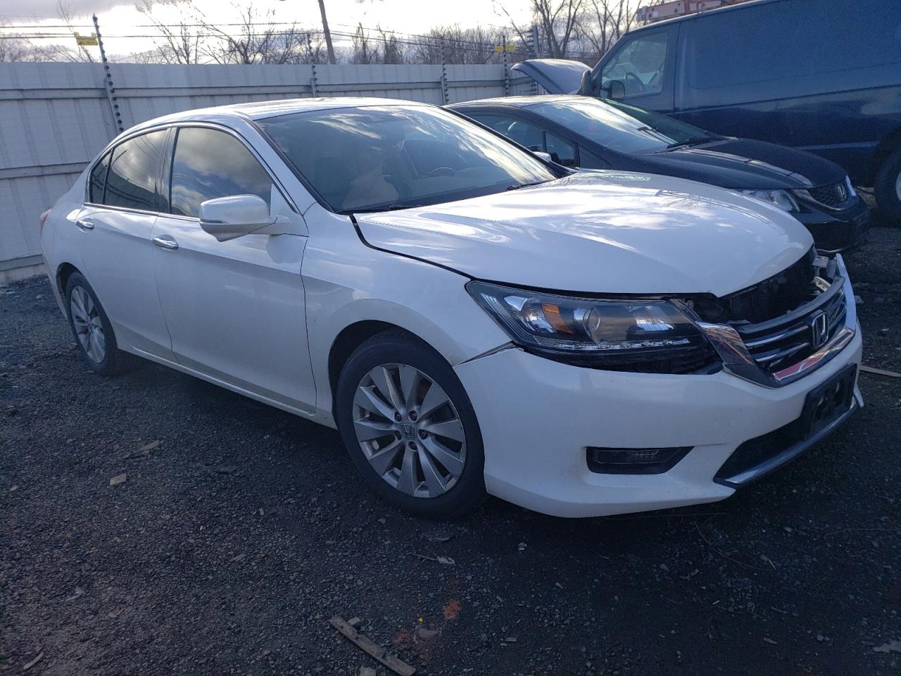 Photo 3 VIN: 1HGCR3F83FA009040 - HONDA ACCORD 