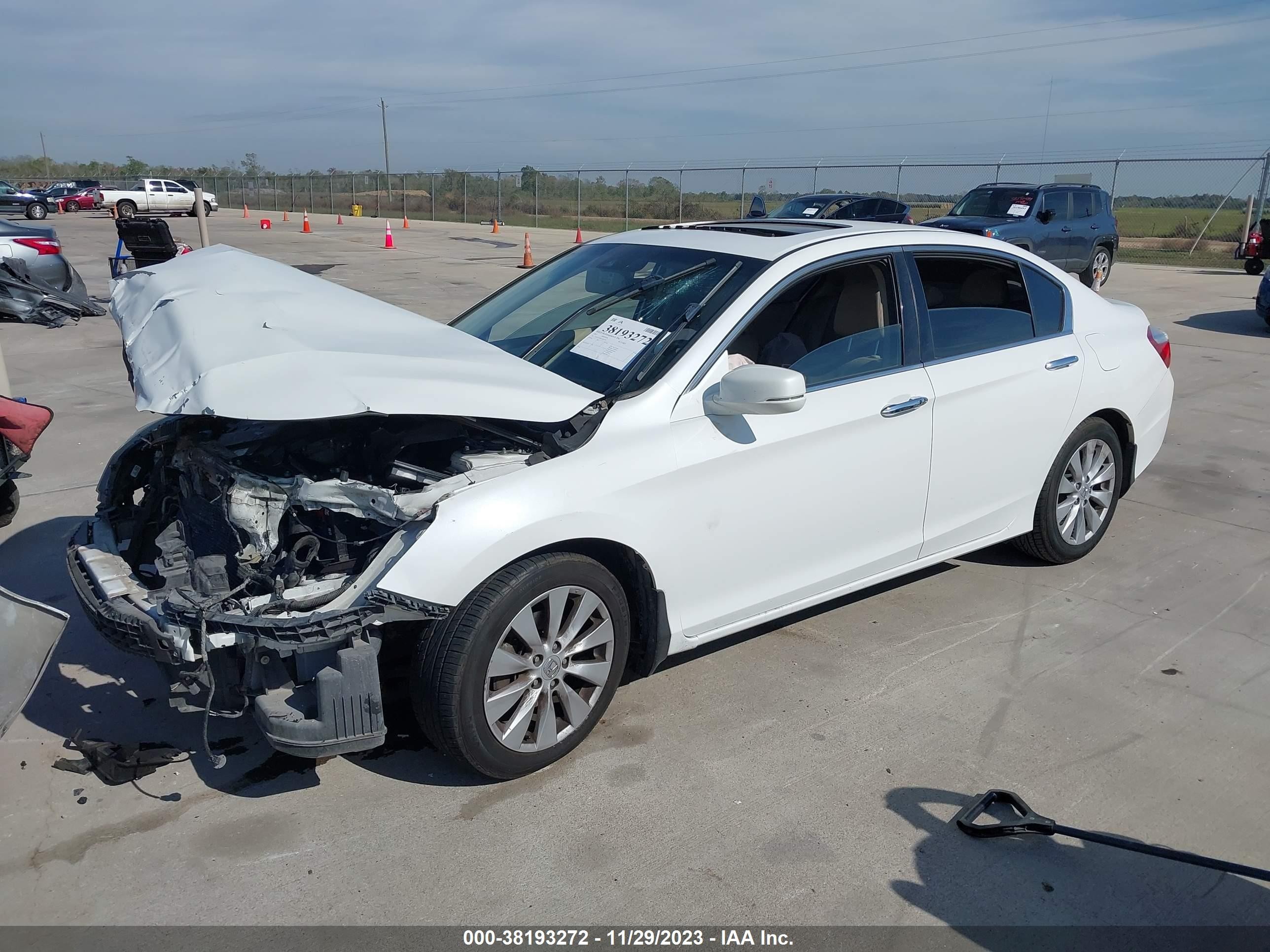 Photo 1 VIN: 1HGCR3F83FA023536 - HONDA ACCORD 