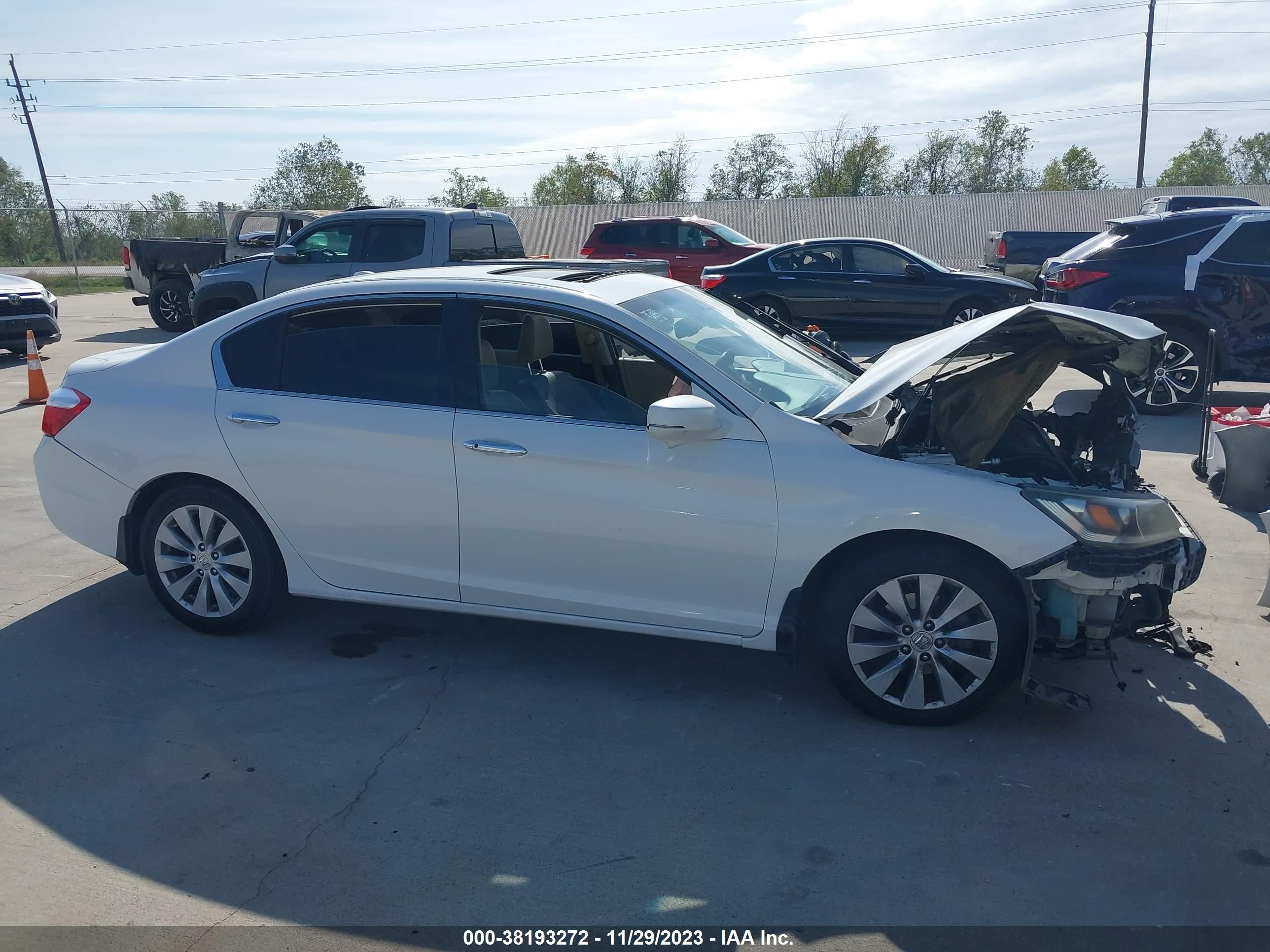 Photo 13 VIN: 1HGCR3F83FA023536 - HONDA ACCORD 