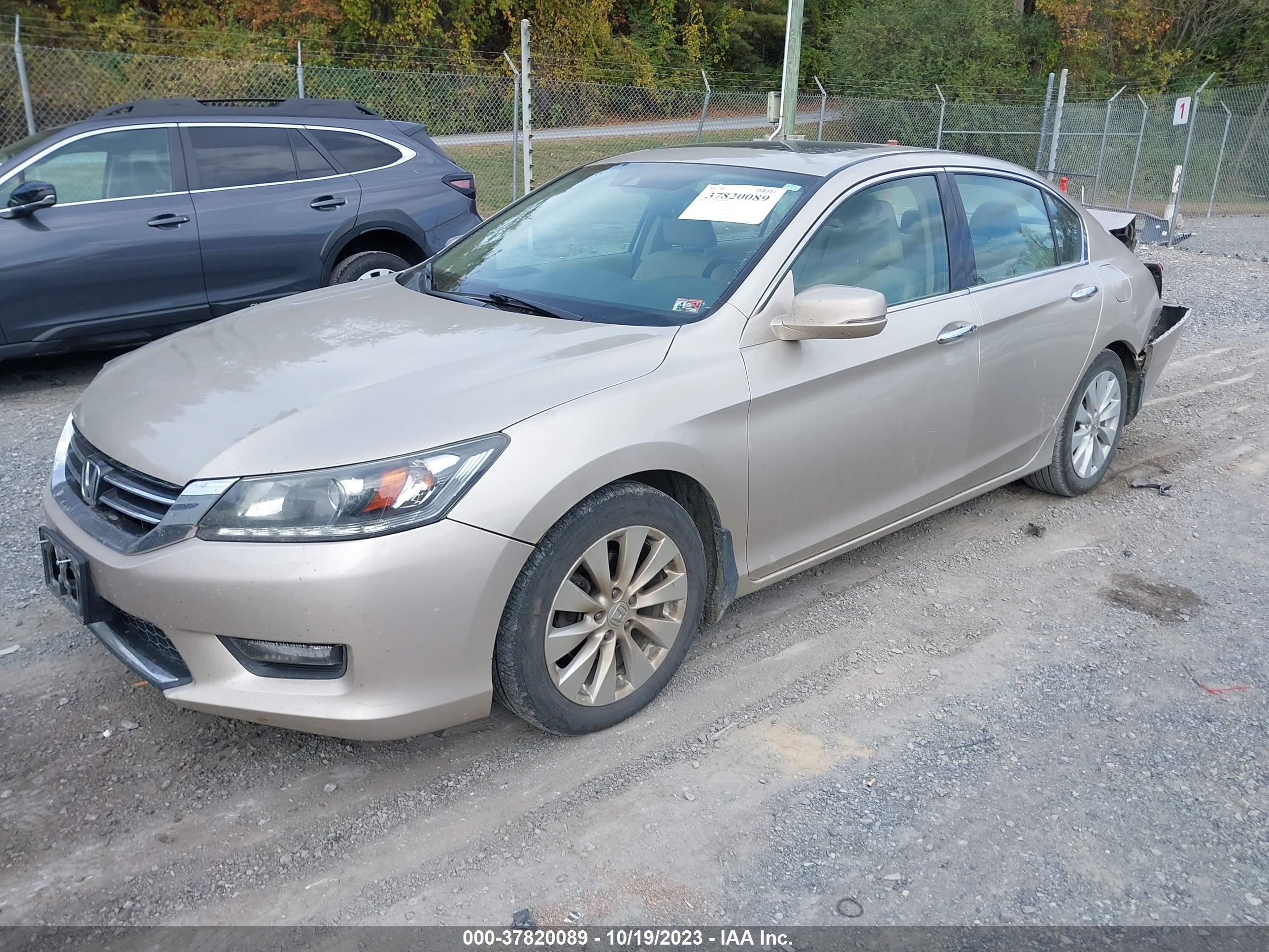 Photo 1 VIN: 1HGCR3F84EA031126 - HONDA ACCORD 