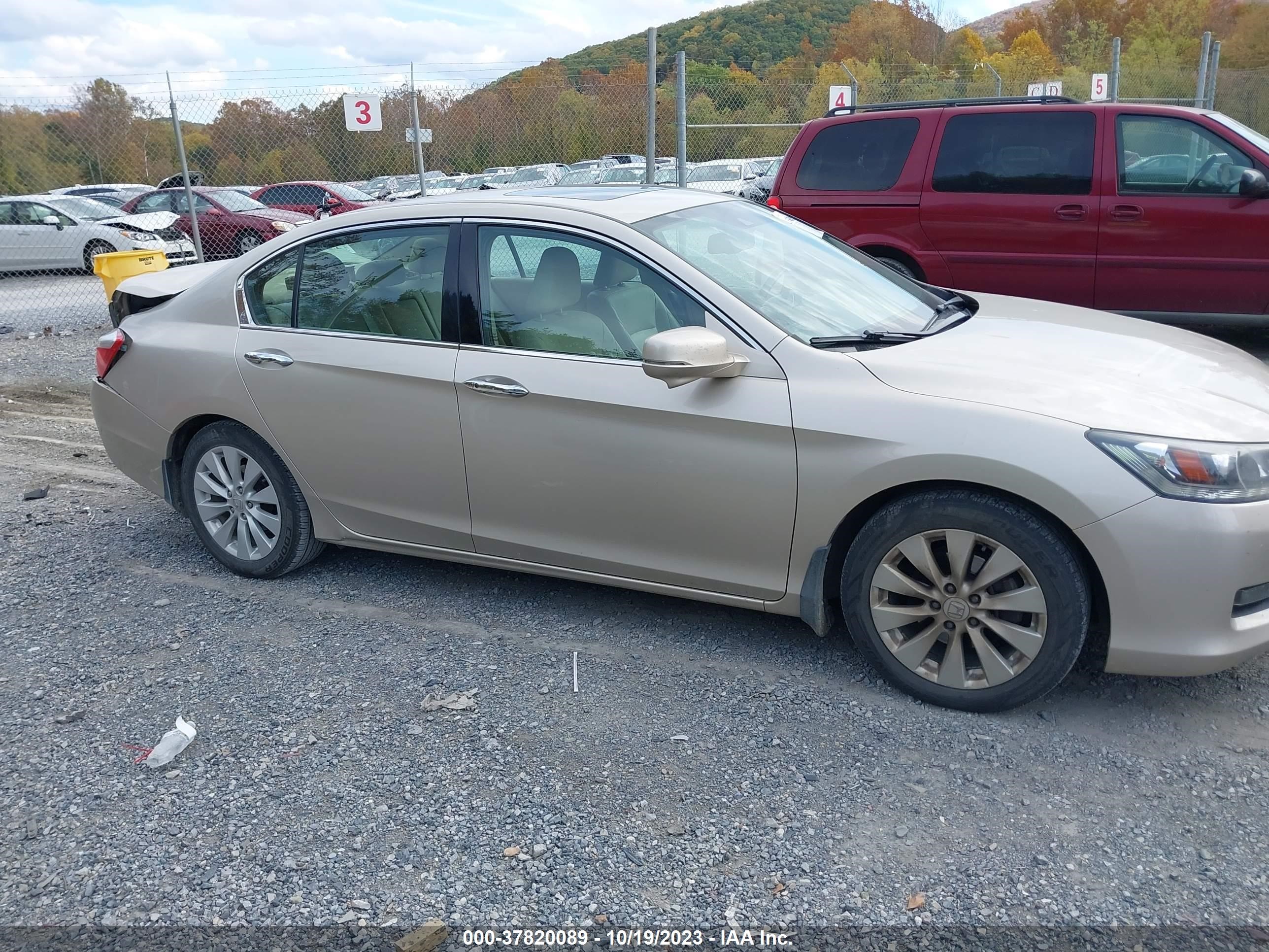 Photo 12 VIN: 1HGCR3F84EA031126 - HONDA ACCORD 