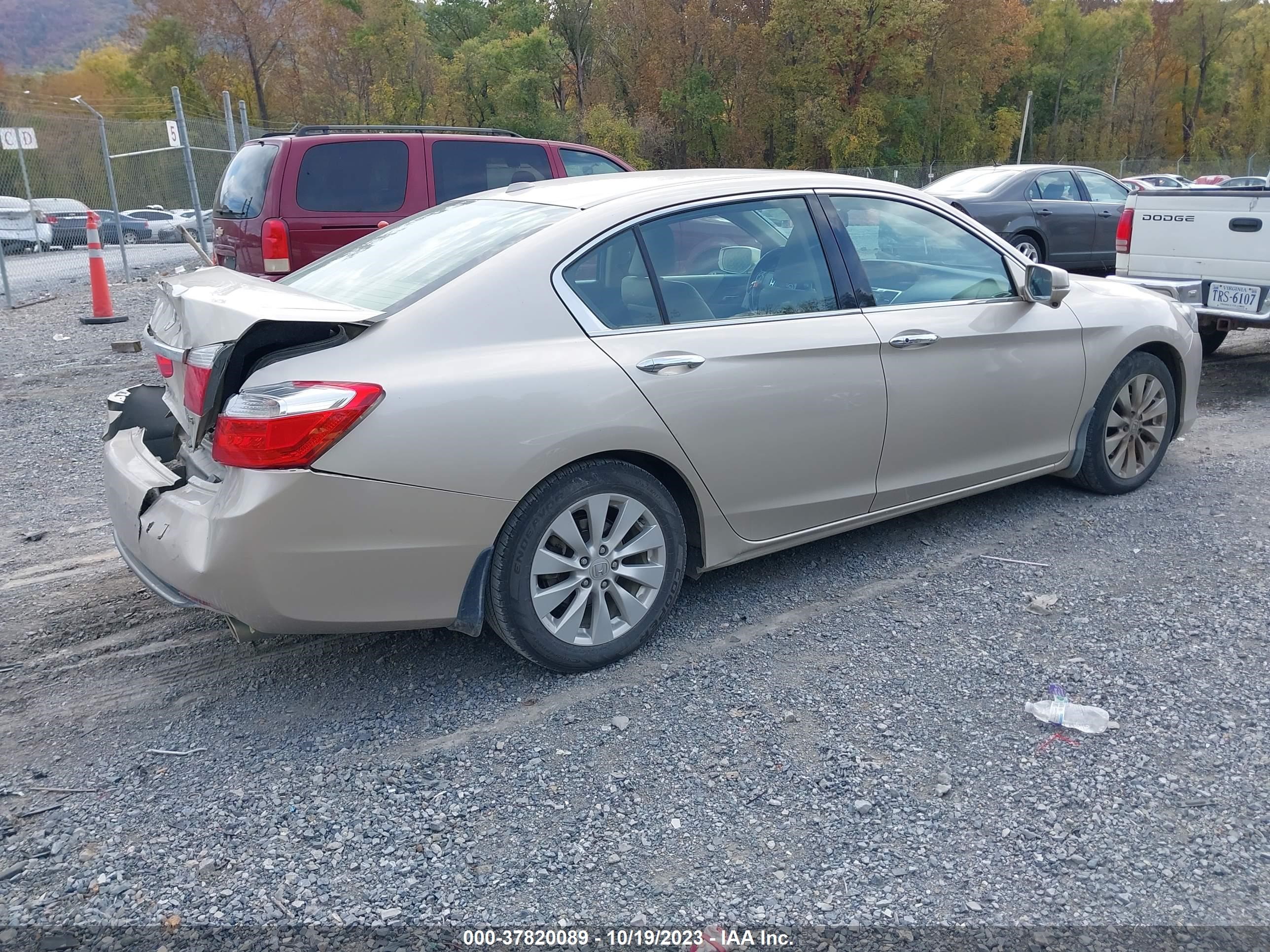 Photo 3 VIN: 1HGCR3F84EA031126 - HONDA ACCORD 