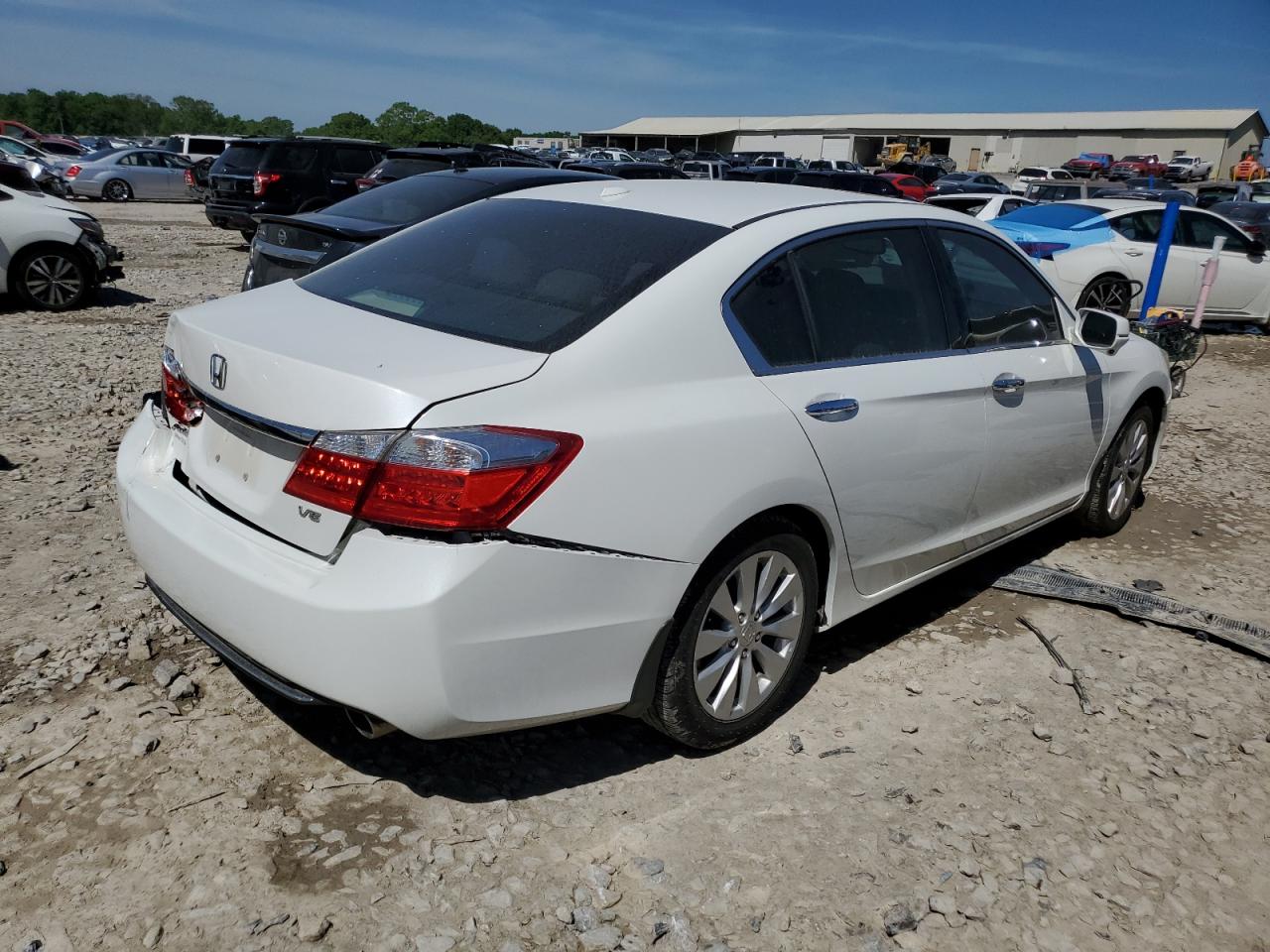 Photo 2 VIN: 1HGCR3F84EA037119 - HONDA ACCORD 