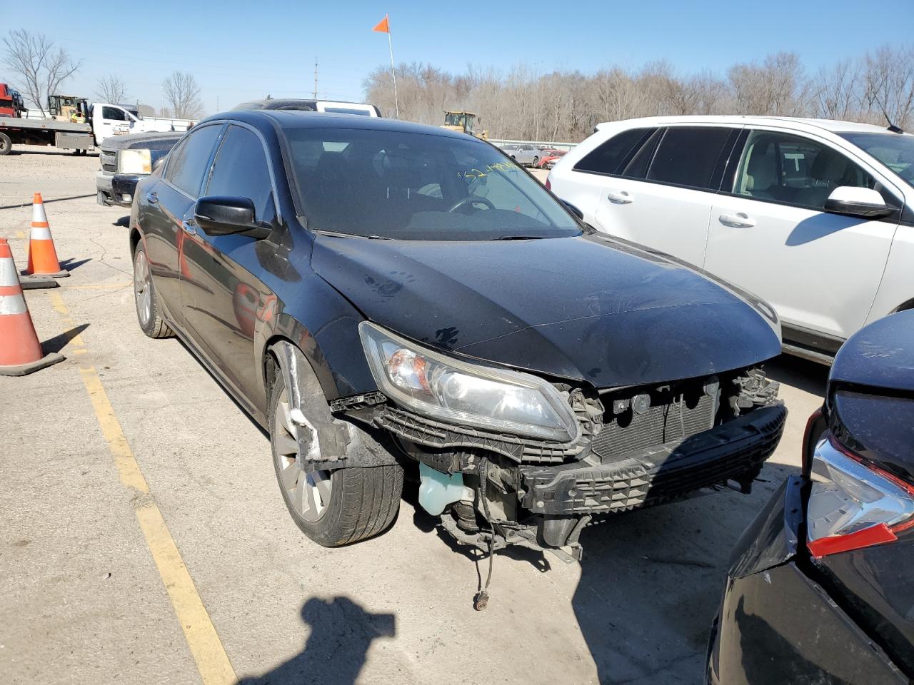 Photo 4 VIN: 1HGCR3F84FA015879 - HONDA ACCORD 