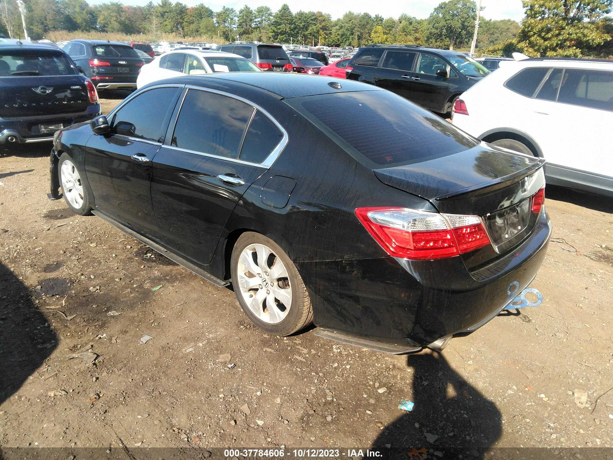 Photo 2 VIN: 1HGCR3F84FA016384 - HONDA ACCORD 