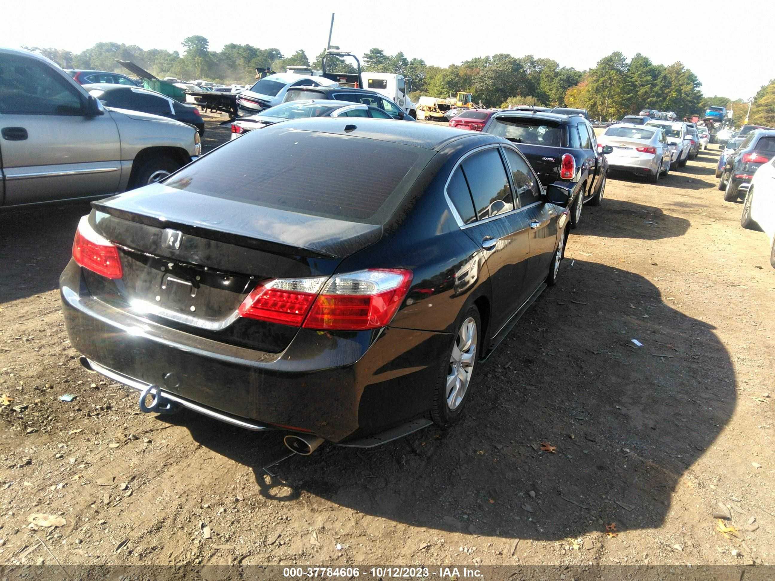 Photo 3 VIN: 1HGCR3F84FA016384 - HONDA ACCORD 