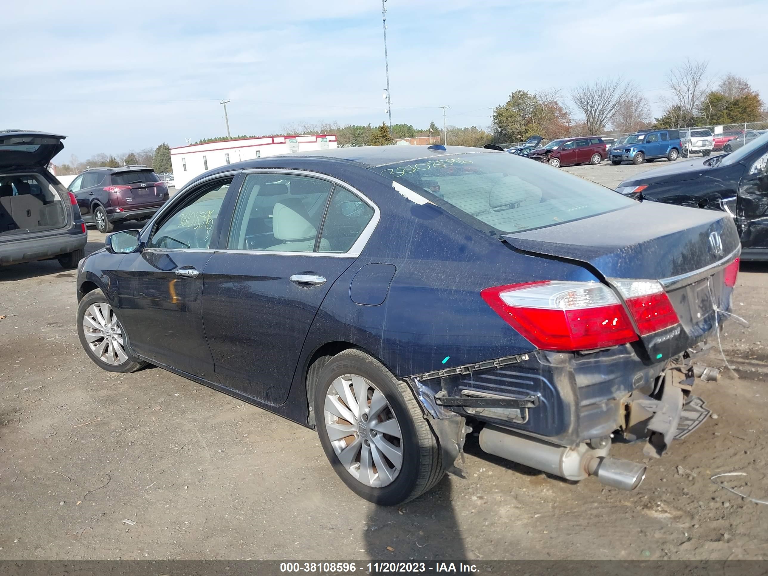 Photo 2 VIN: 1HGCR3F84FA032374 - HONDA ACCORD 