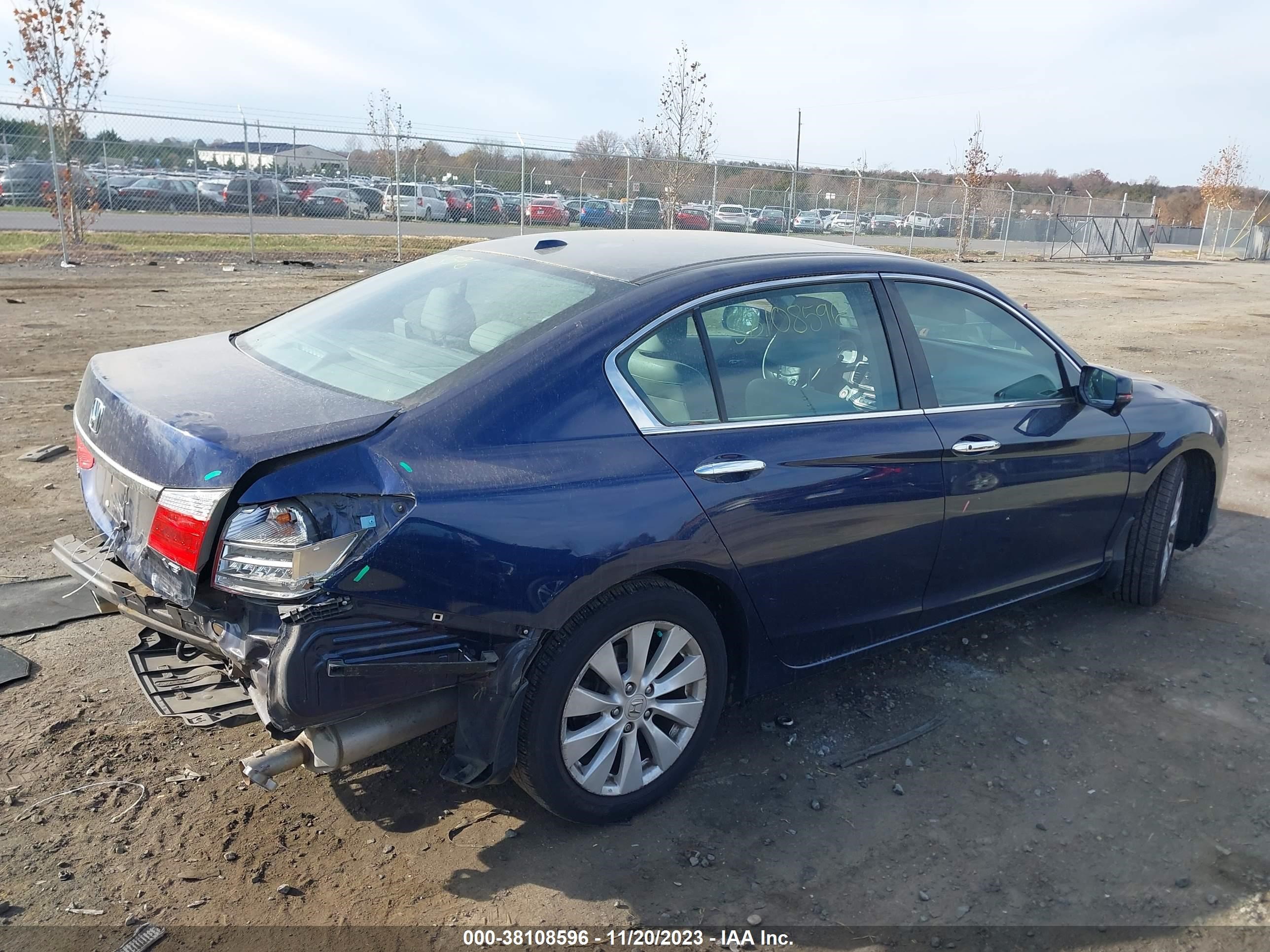 Photo 3 VIN: 1HGCR3F84FA032374 - HONDA ACCORD 